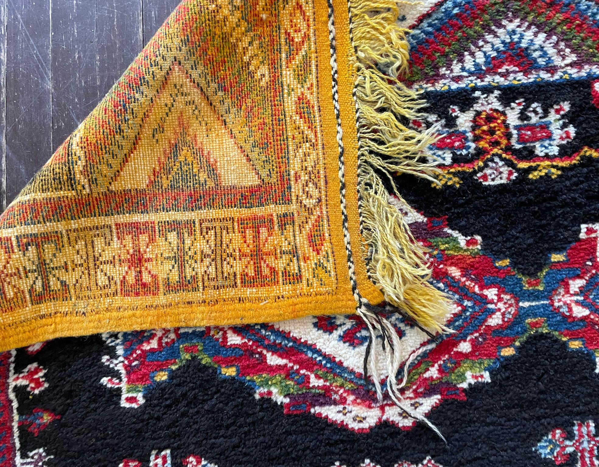 Handgefertigter marokkanischer Vintage-Teppich, circa 1960er Jahre (Marokkanisch) im Angebot