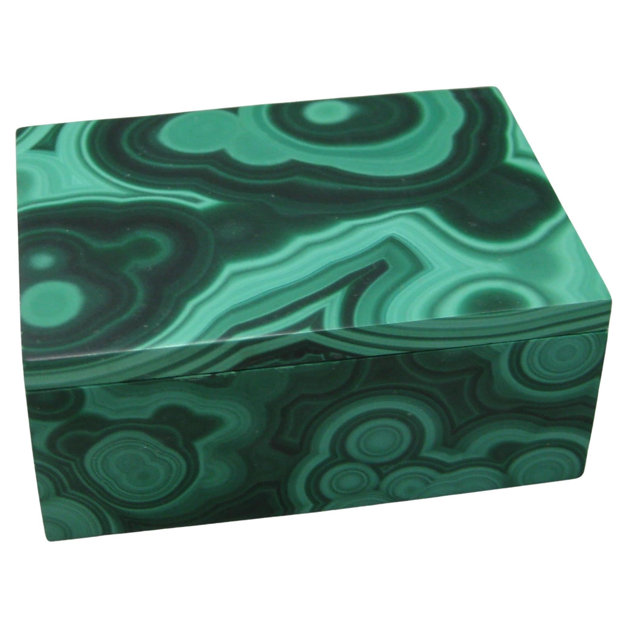 Caja de baratijas con tapa hecha a mano con piedra de malaquita natural Italia en venta