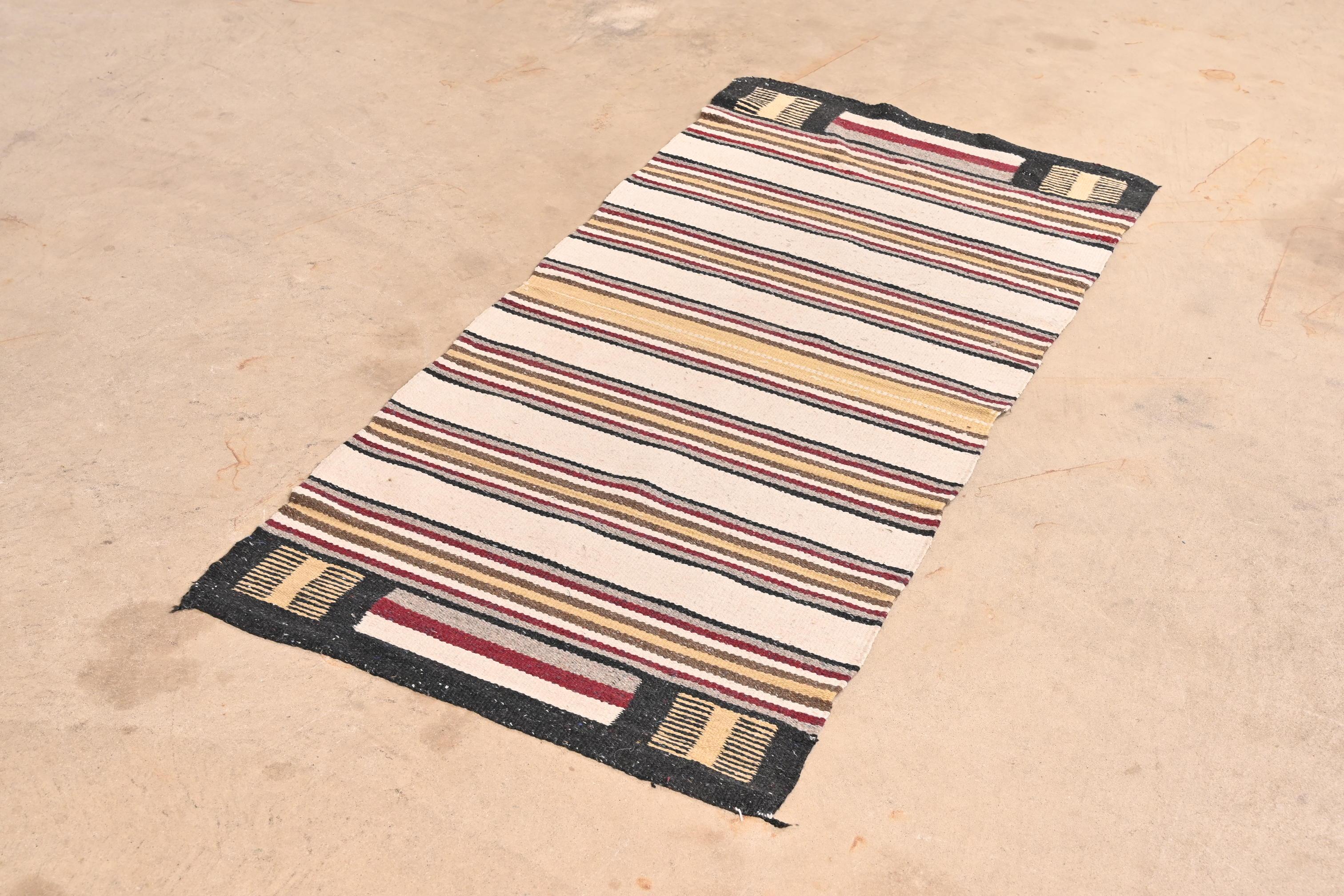 Vintage Handmade Navajo Flat Weave Rug, Mid-20th Century In Good Condition In South Bend, IN