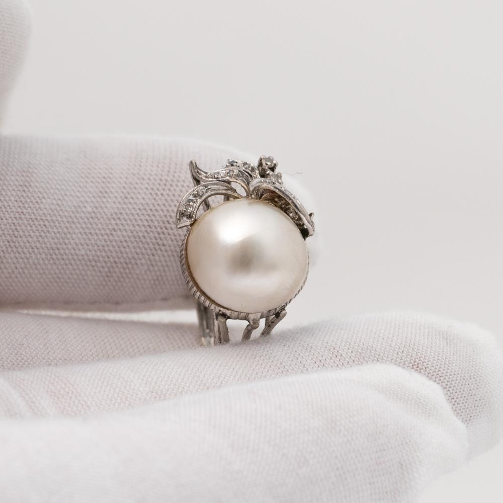 Vintage Handmade Palladium Art Deco 14mm Mabe Pearl and Diamond Cocktail Ring In Good Condition In Victoria, BC