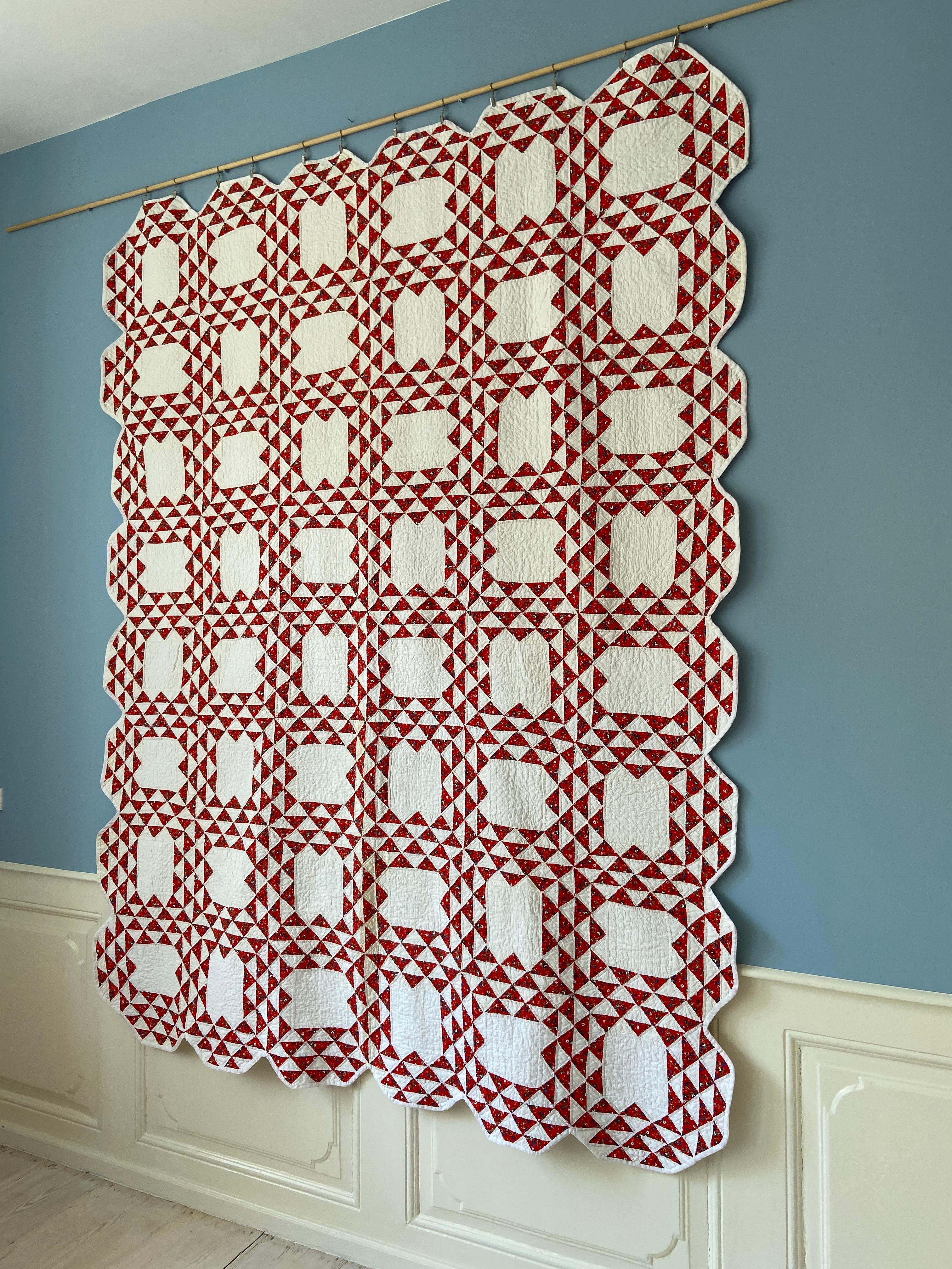 USA, 1940's

Red and white ocean waves quilt.

Measures: H 230 x W 175 cm.