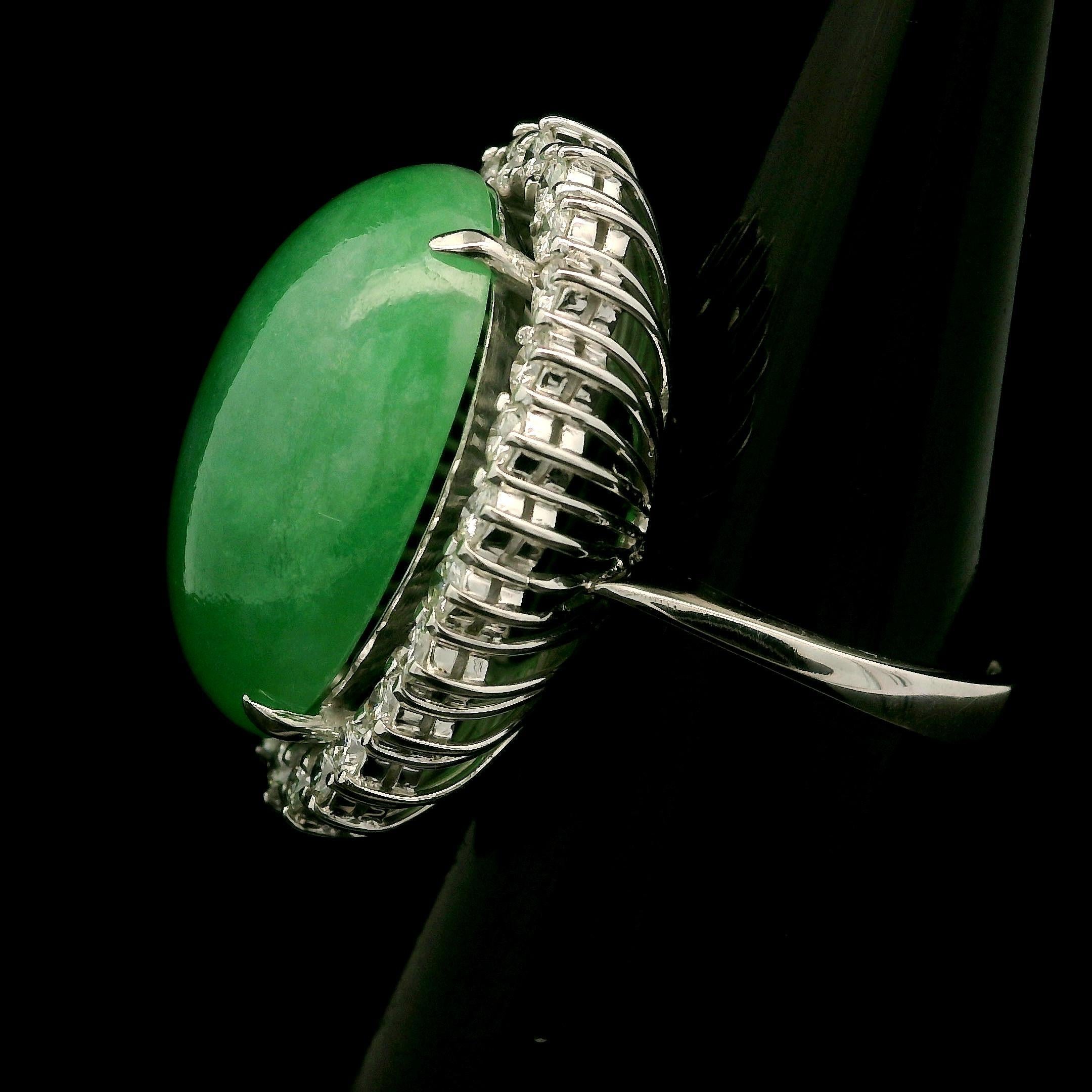 Cabochon Anello ovale grande di giada e diamanti d'epoca fatto a mano in platino e oro GIA 17,15ctw in vendita