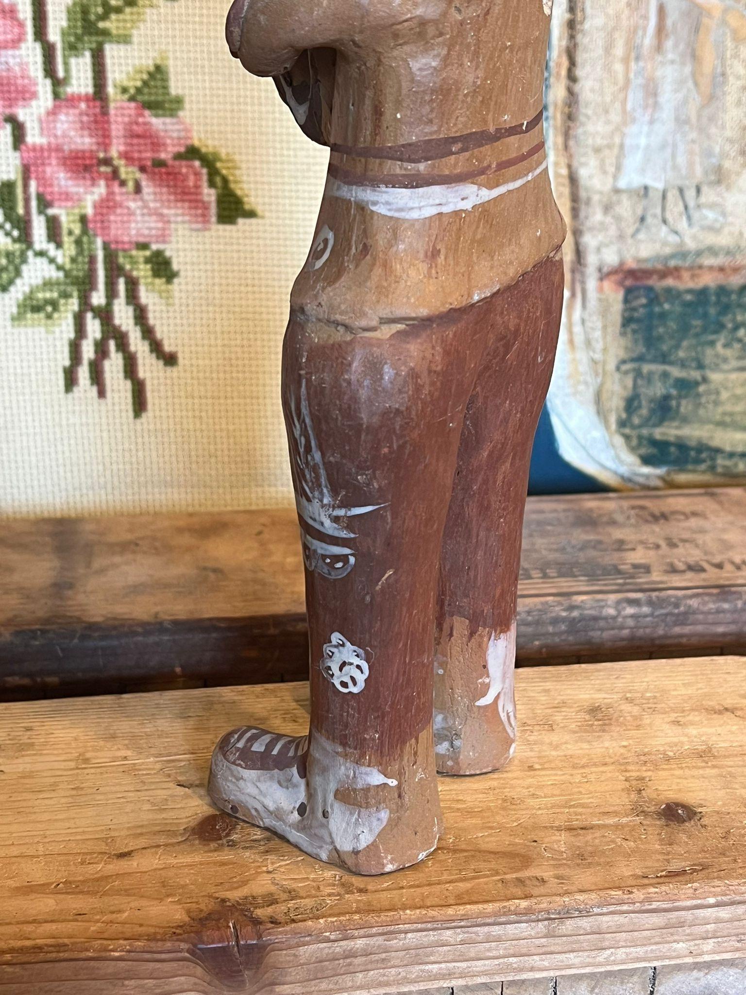 Portacandele singolo d'epoca in ceramica fatta a mano, musicista in vendita 2