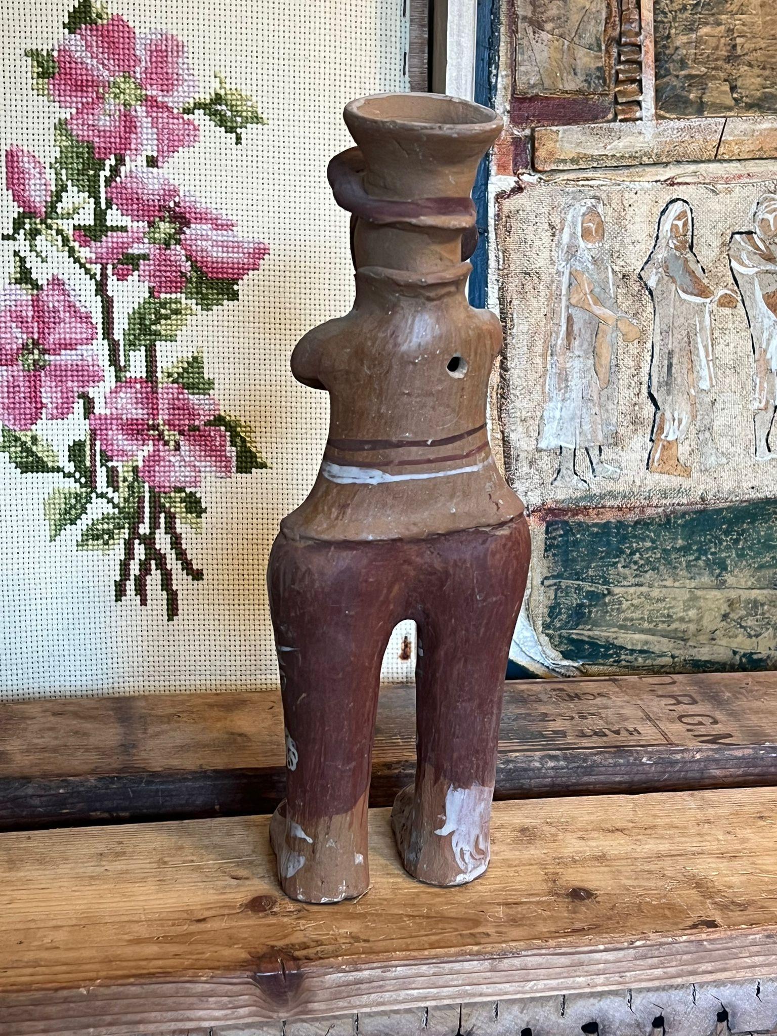 Portacandele singolo d'epoca in ceramica fatta a mano, musicista in vendita 3
