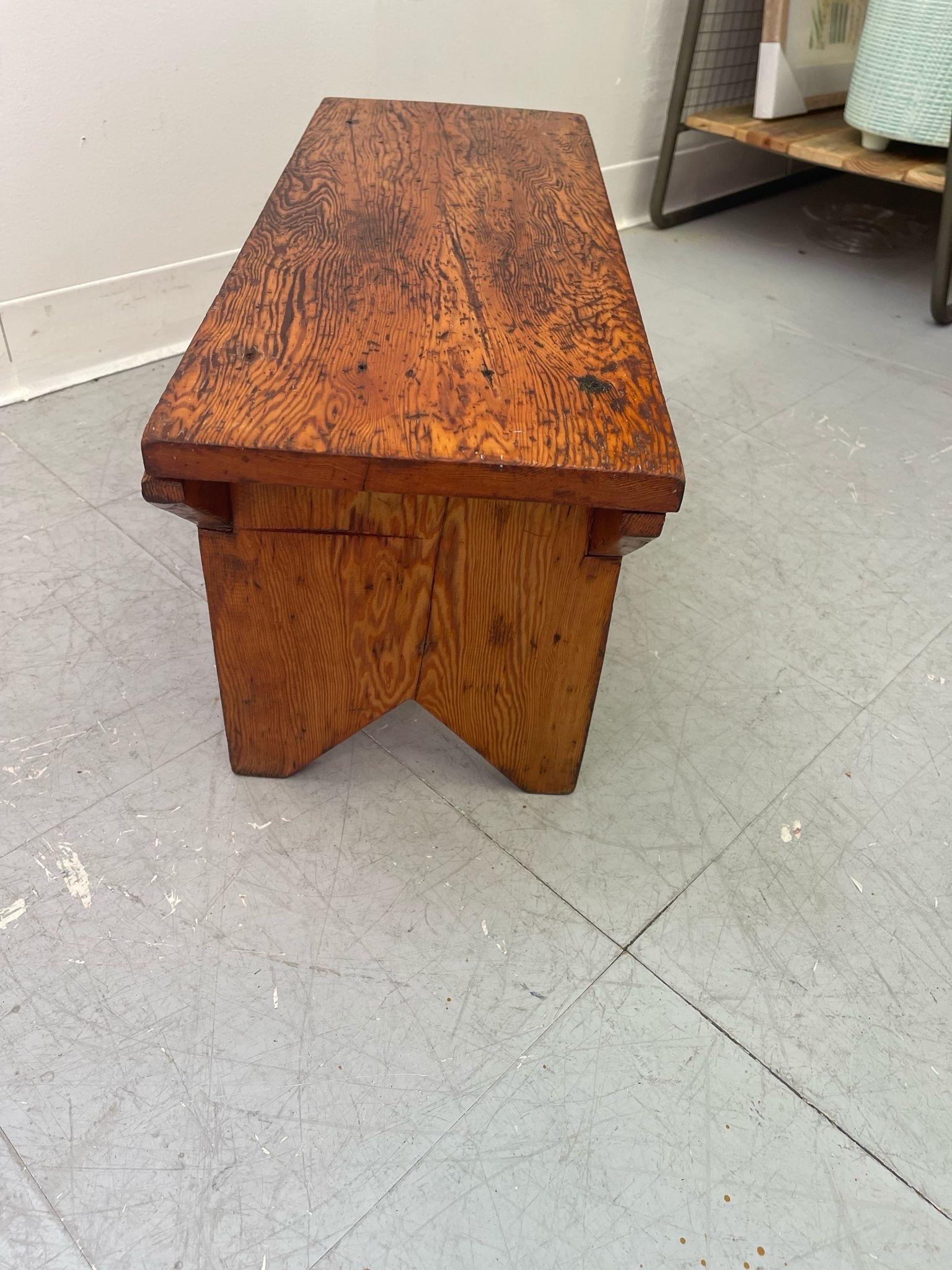 Legno Panchina vintage fatta a mano in stile arte e artigianato primitivo in legno. in vendita