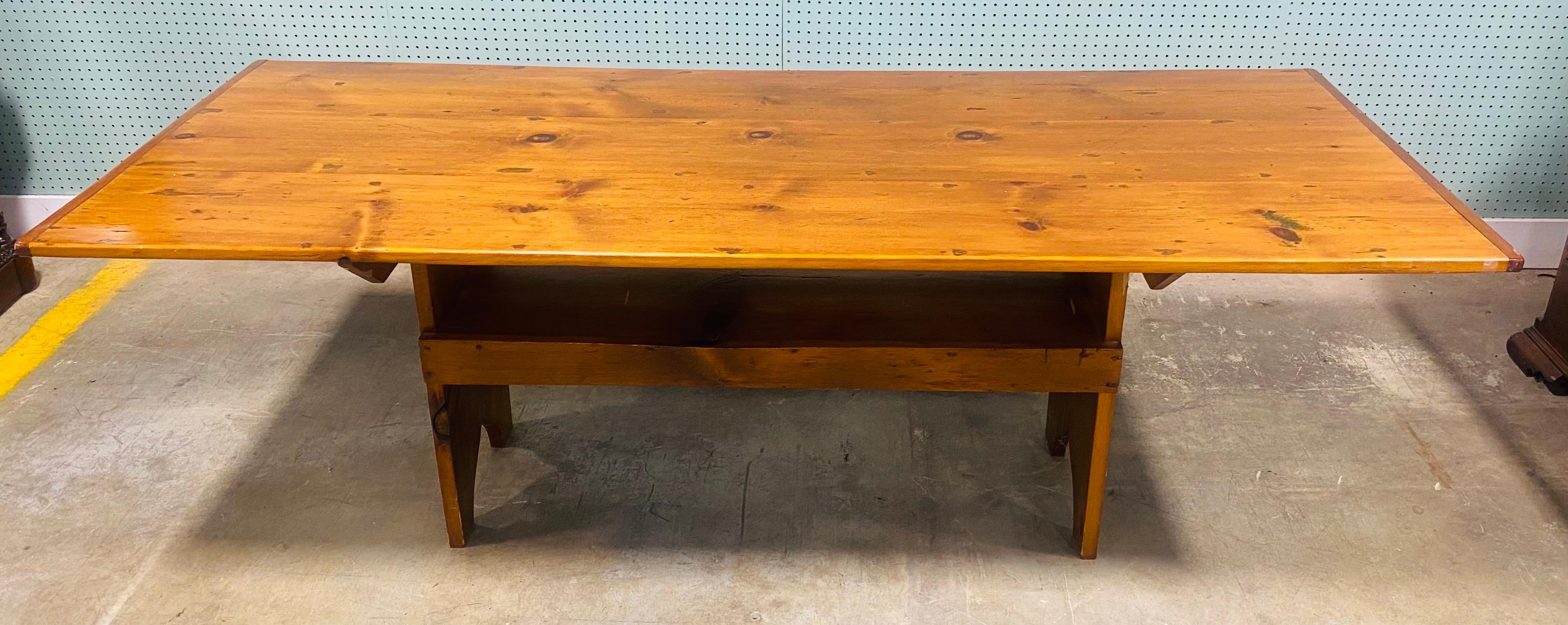 American Colonial Vintage handmade rustyfarmhouse style pine dining table For Sale