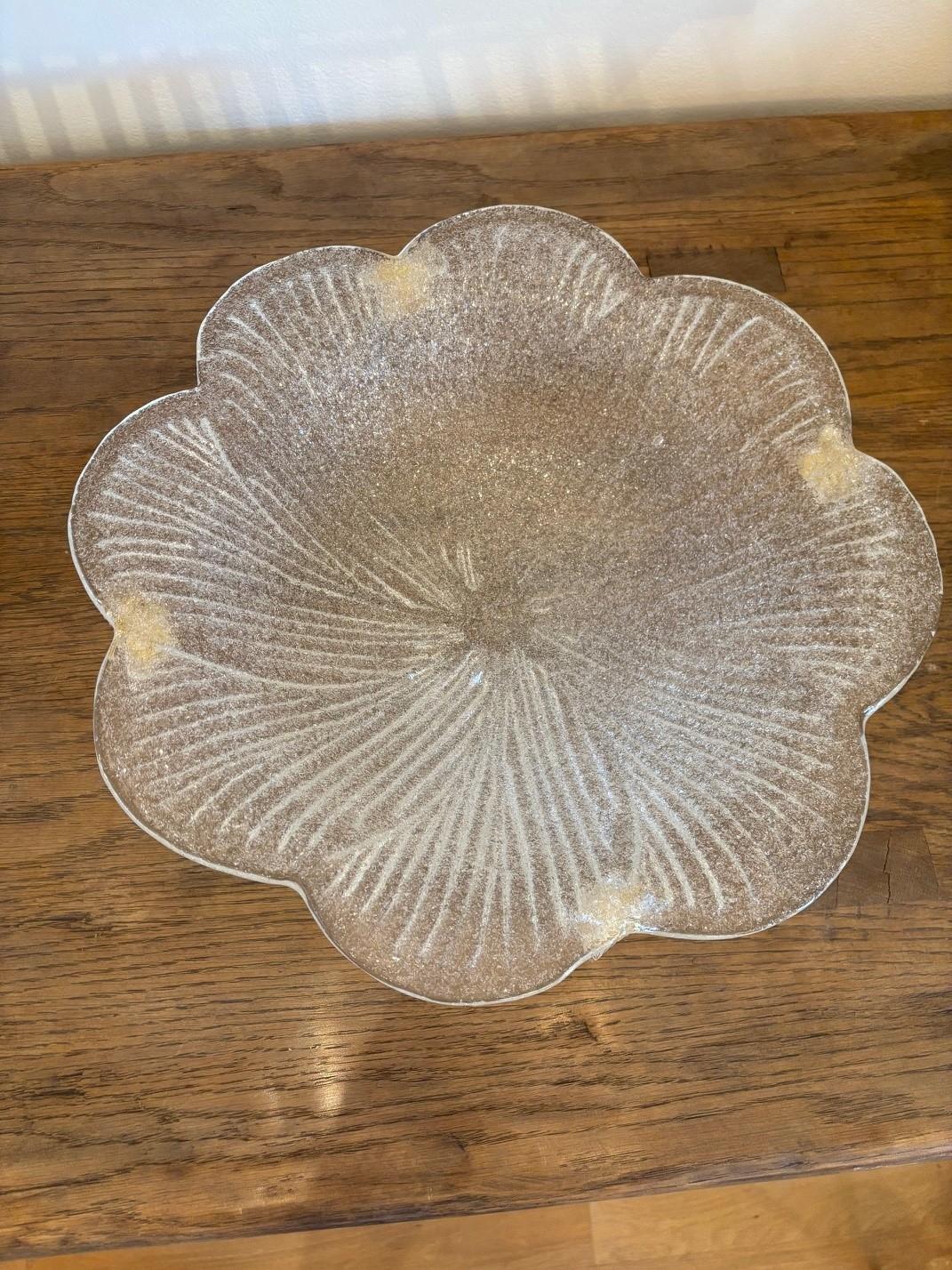 Cuenco centro de mesa de cristal de Murano esmerilado con interior fundido a mano vintage en venta 4