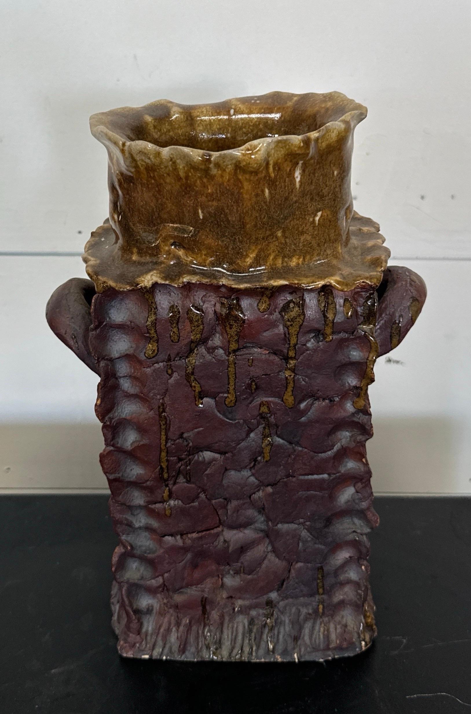 Mid-Century Modern Grand vase en céramique de forme carrée signé à la main en vente