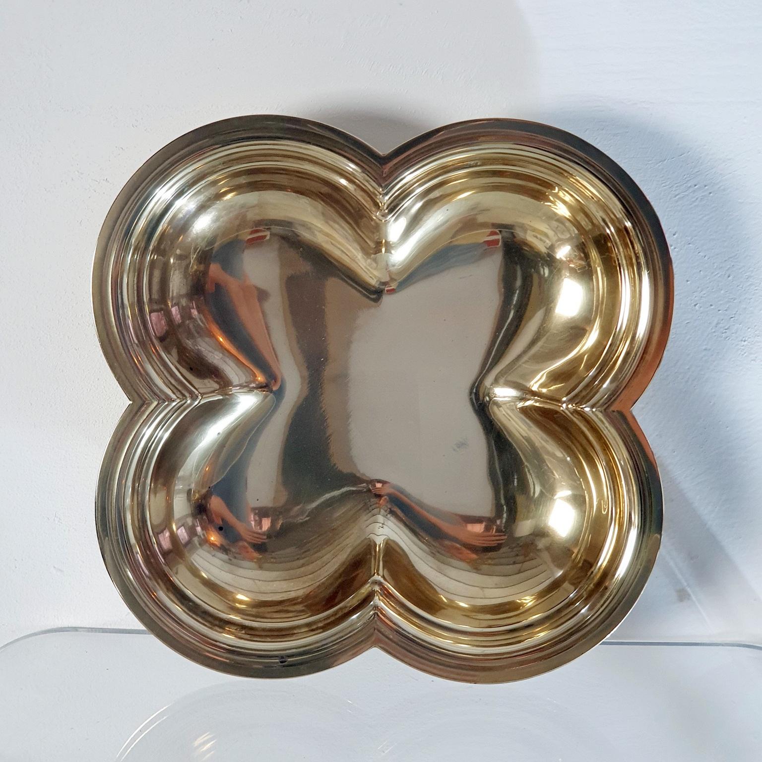 Beautiful handmade bowl in solid brass from the 1970s. Perfect for fruit, snacks and sweets.