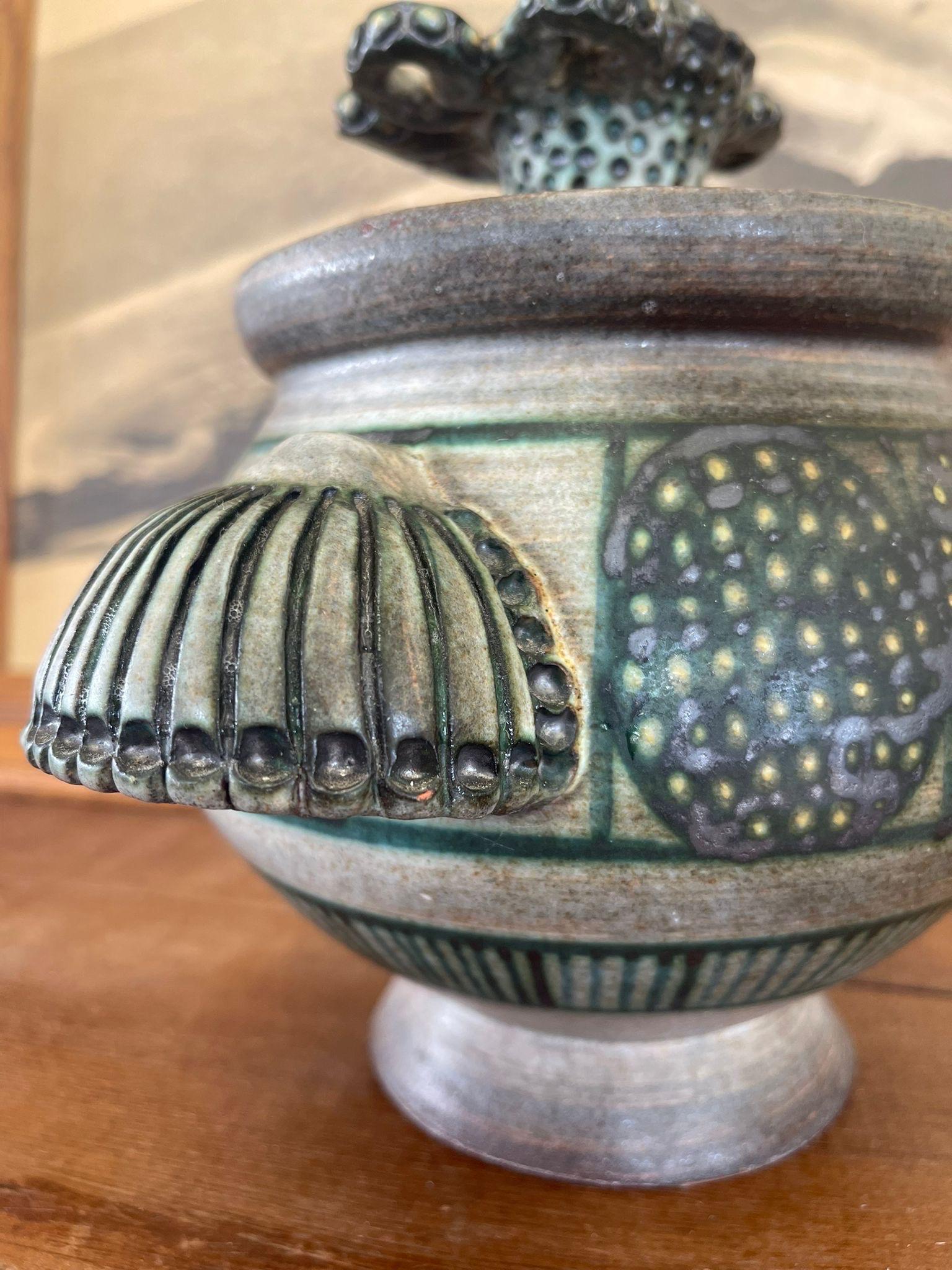 Céramique Vintage Handmade Studio Pottery With Intricate Handles. en vente