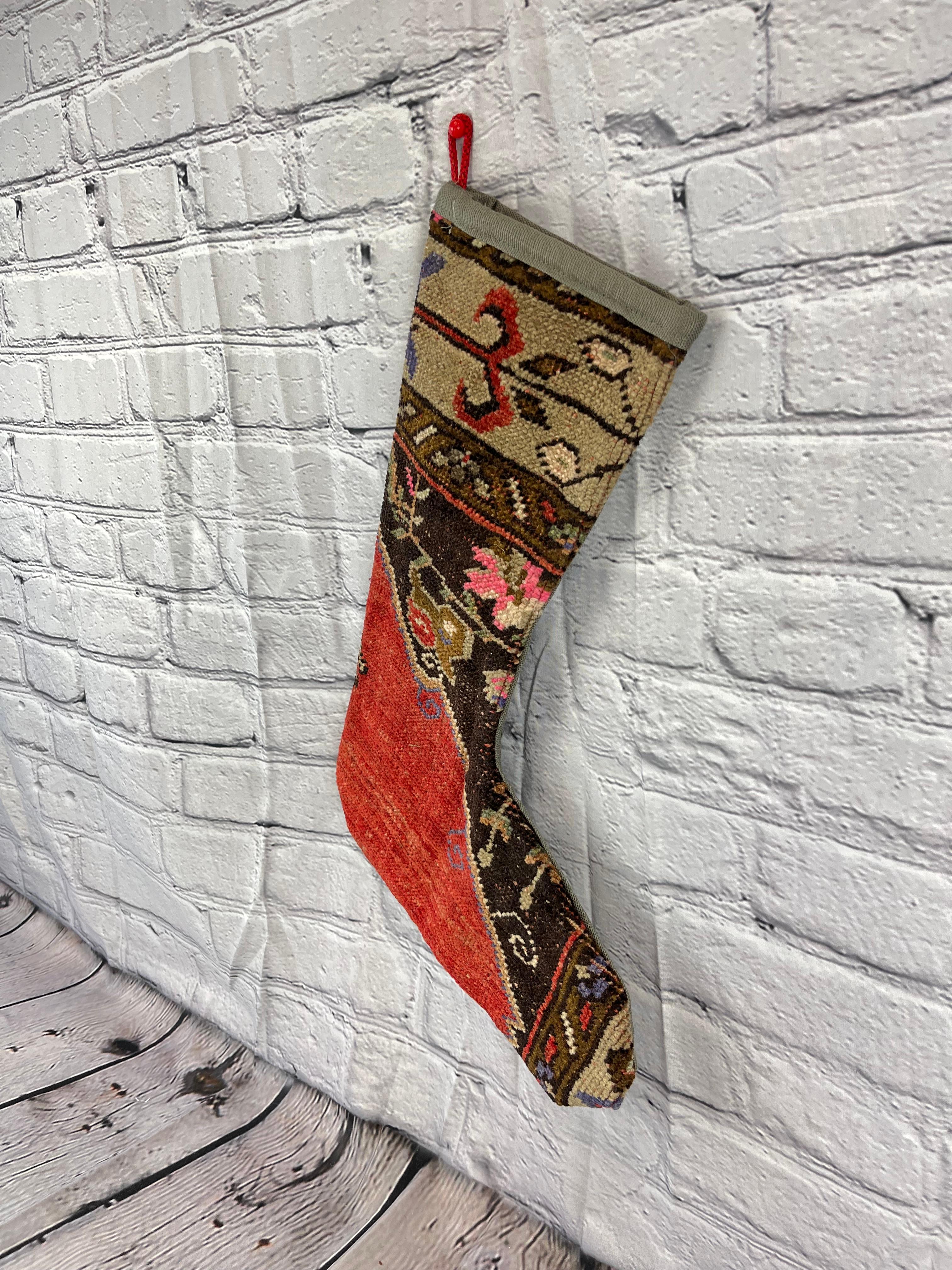 Handgefertigter türkischer Teppich, Weihnachts Stocking, Vintage (Moderne der Mitte des Jahrhunderts) im Angebot