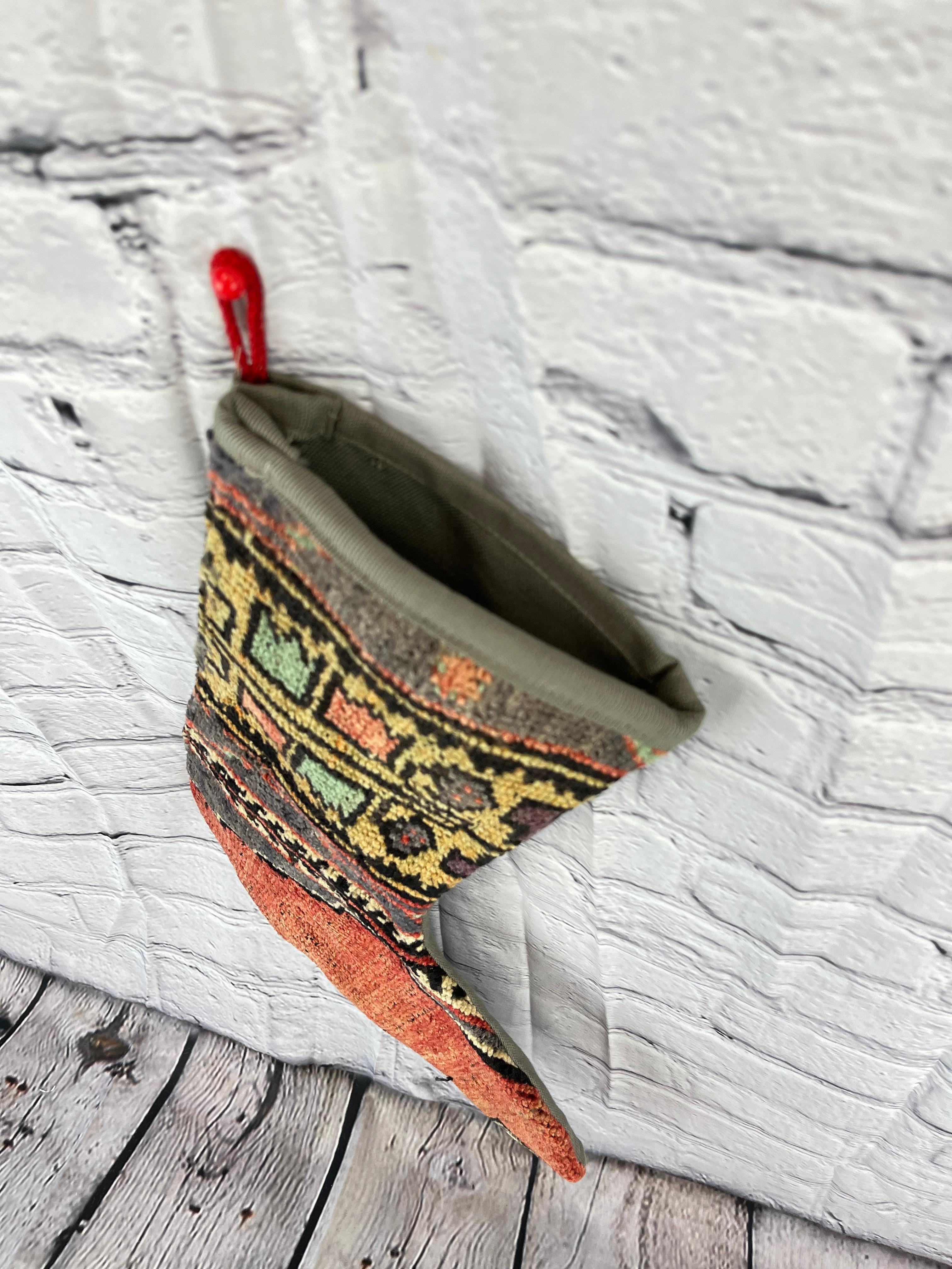 Handgefertigter türkischer Teppich, Weihnachts Stocking, Vintage (Handgeknüpft) im Angebot