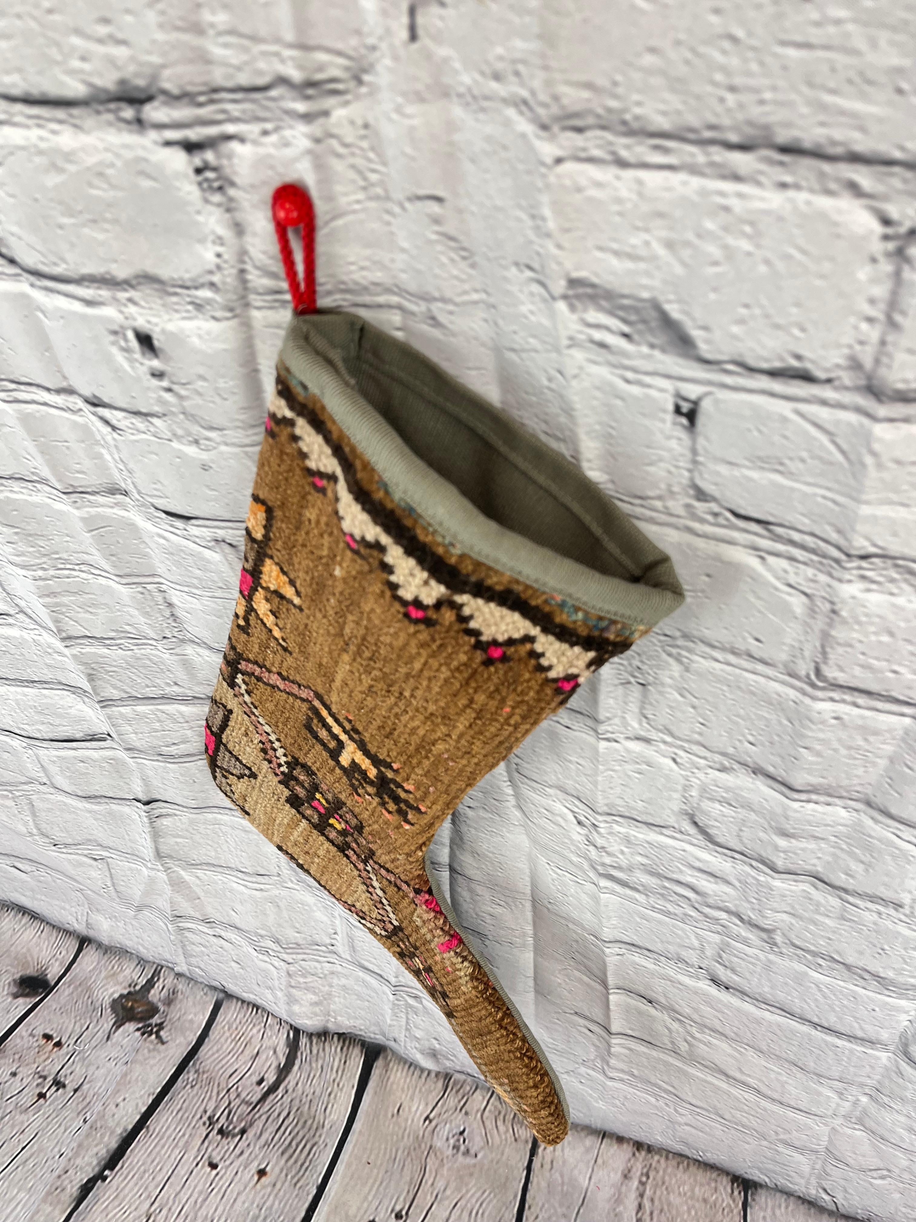 Handgefertigter türkischer Teppich, Weihnachts Stocking, Vintage (Handgeknüpft) im Angebot