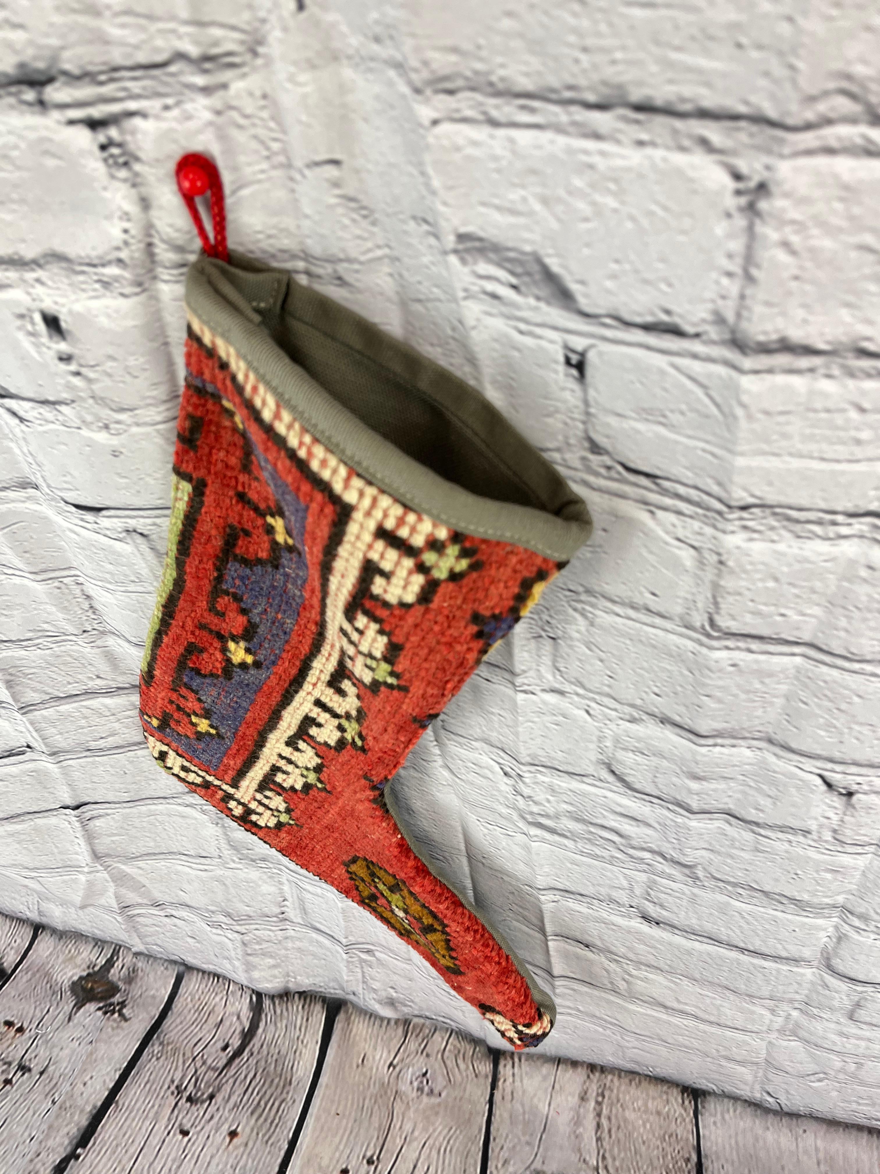 Handgefertigter türkischer Teppich, Weihnachts Stocking, Vintage (Handgeknüpft) im Angebot