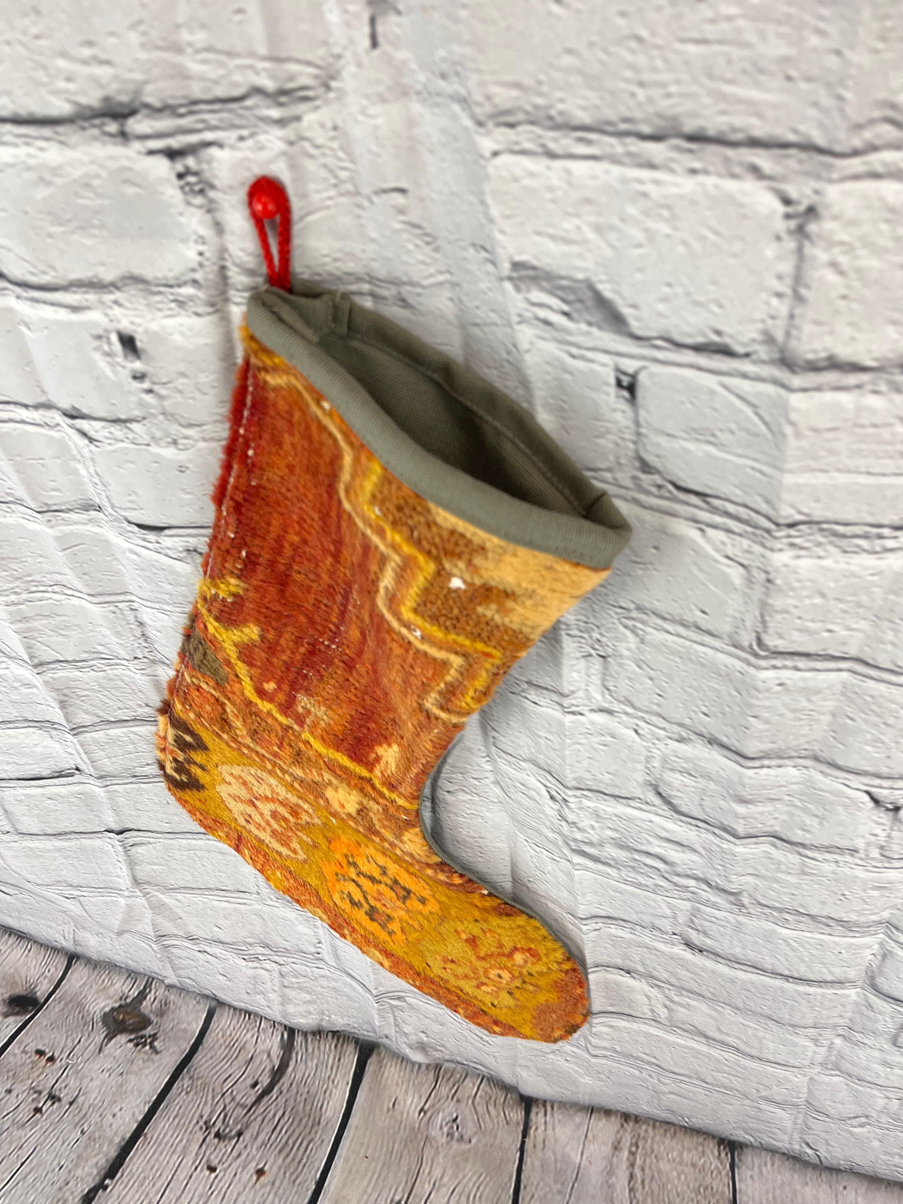 Handgefertigter türkischer Teppich, Weihnachts Stocking, Vintage (Handgeknüpft) im Angebot