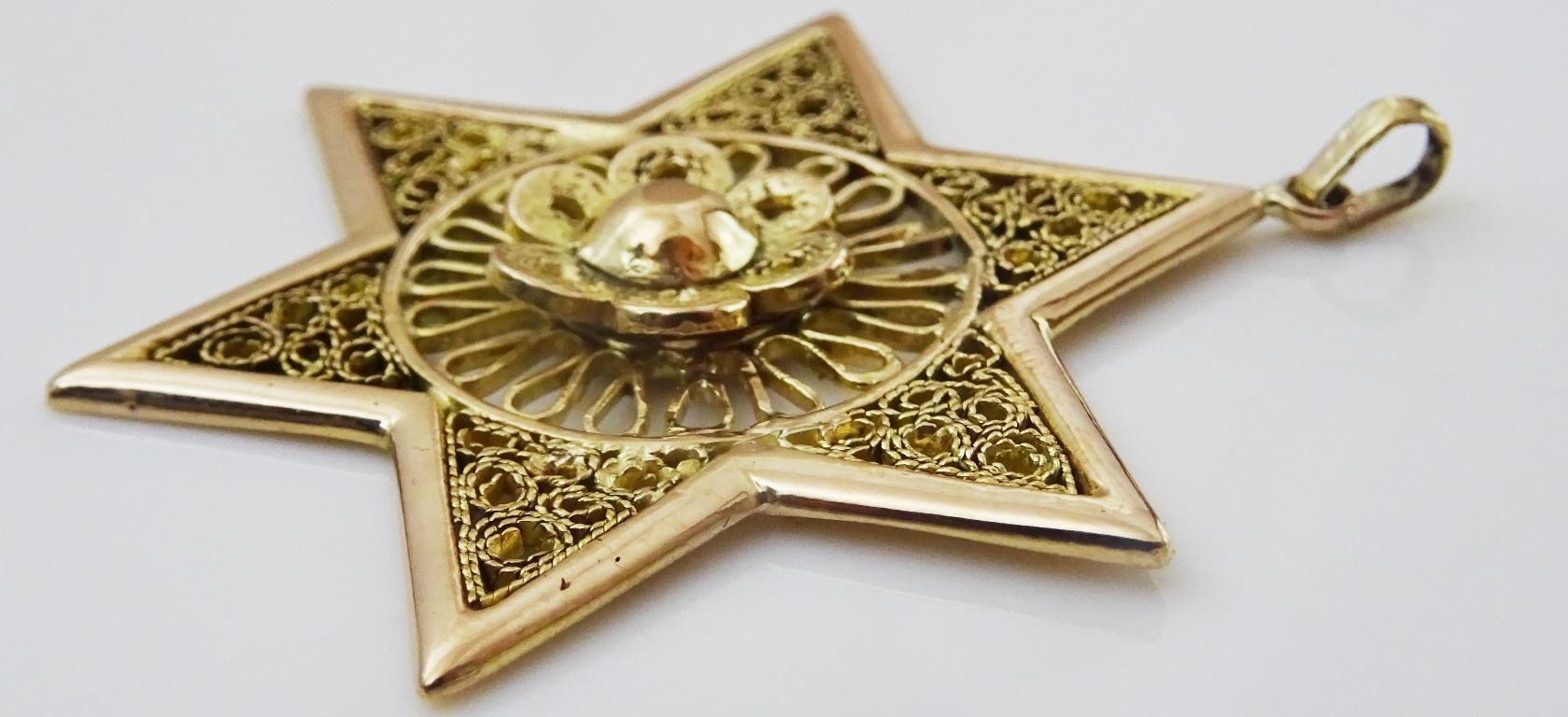 Women's or Men's Vintage handmade unique 18 karat Gold Handmade Star of David