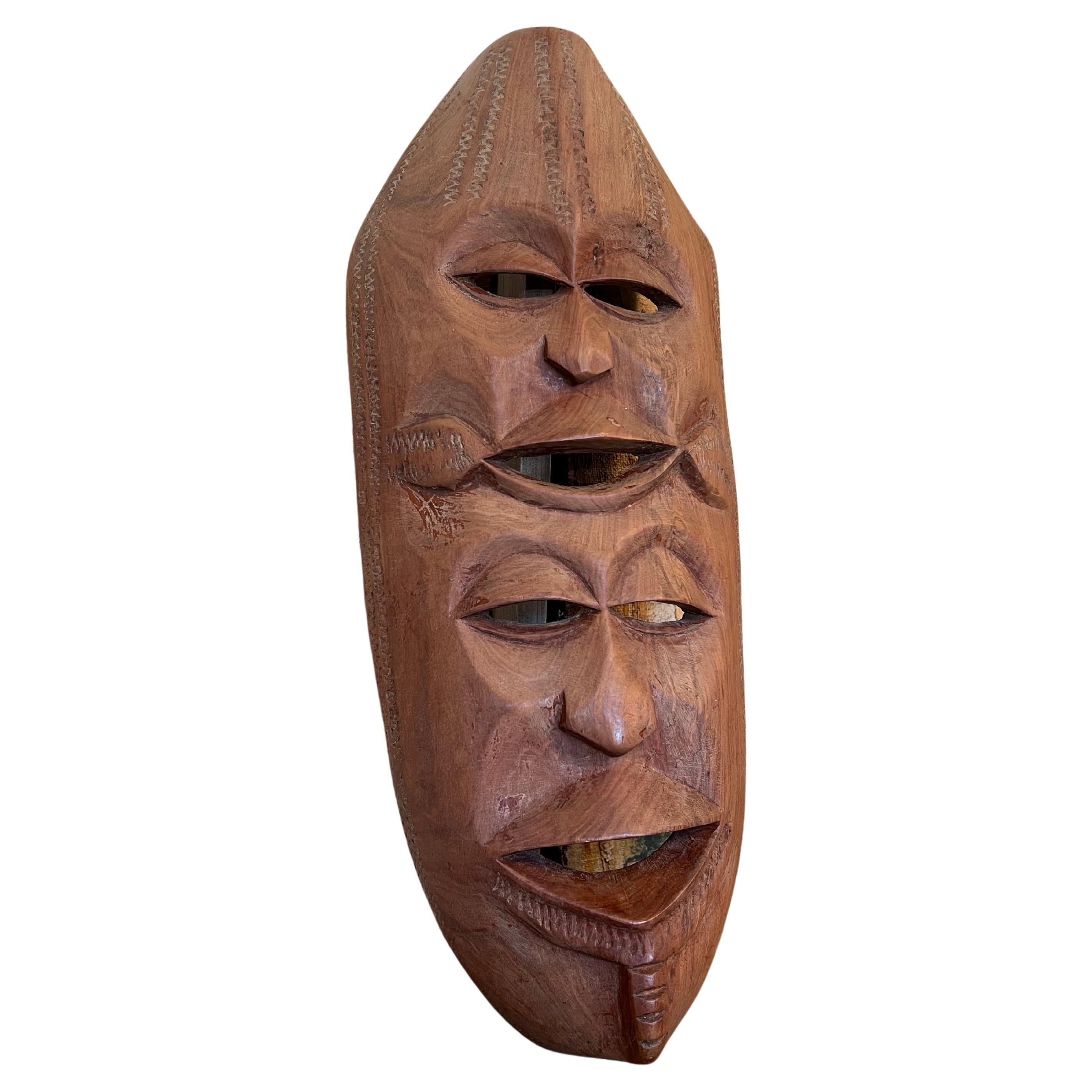 Máscara decorativa abstracta vintage hecha a mano de madera de doble cara