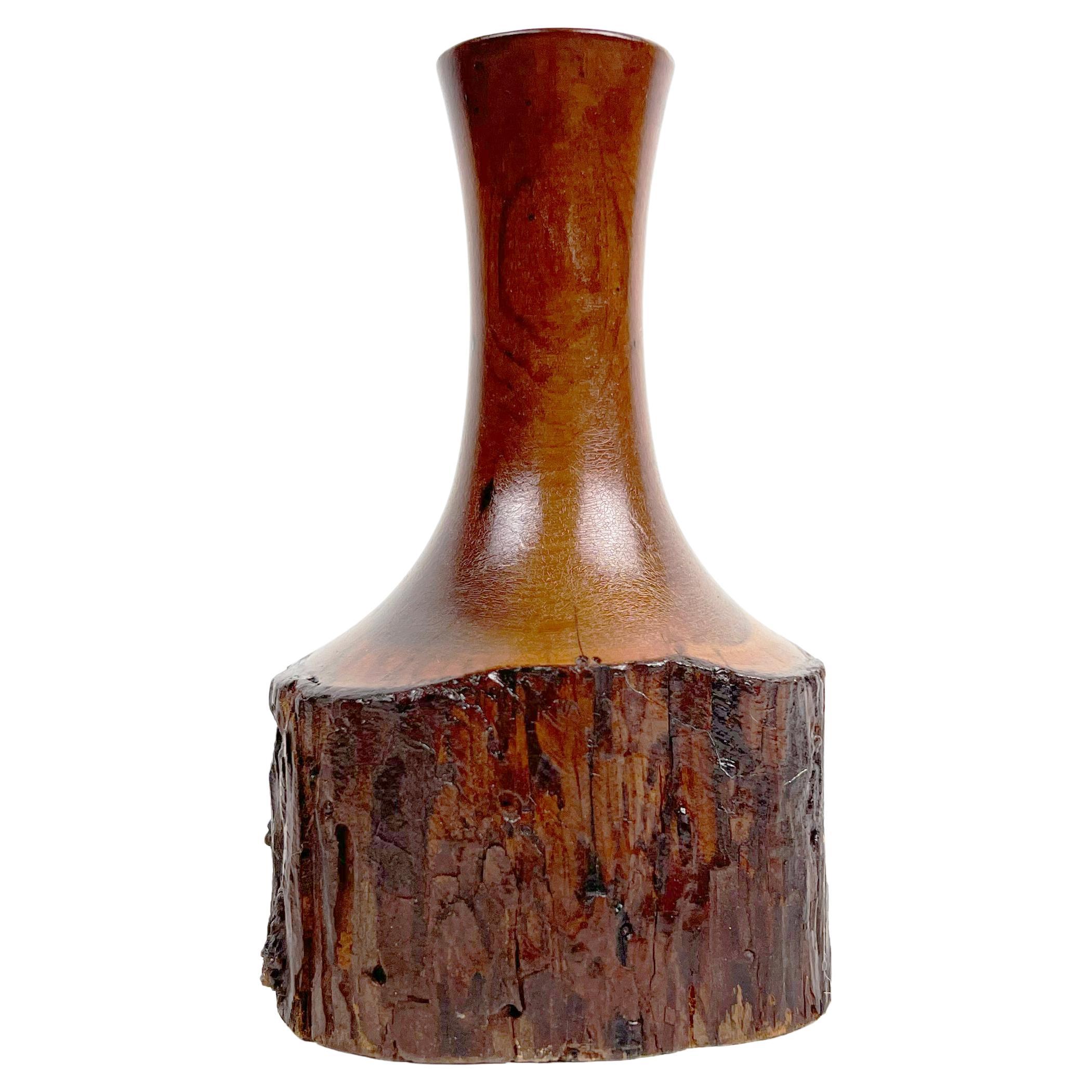 Vaso di fiori in legno vintage fatto a mano