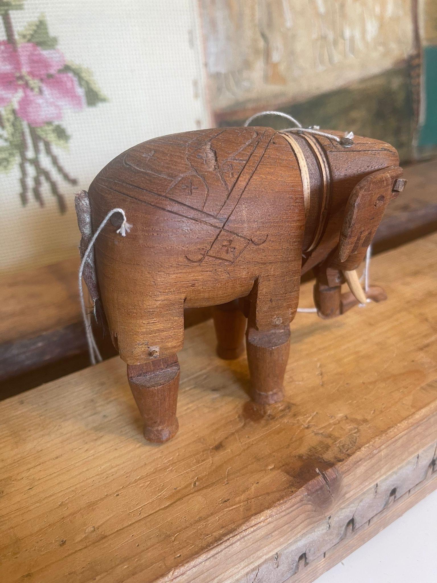 Handgefertigte Elefanten-Marionette aus Holz (Moderne der Mitte des Jahrhunderts) im Angebot