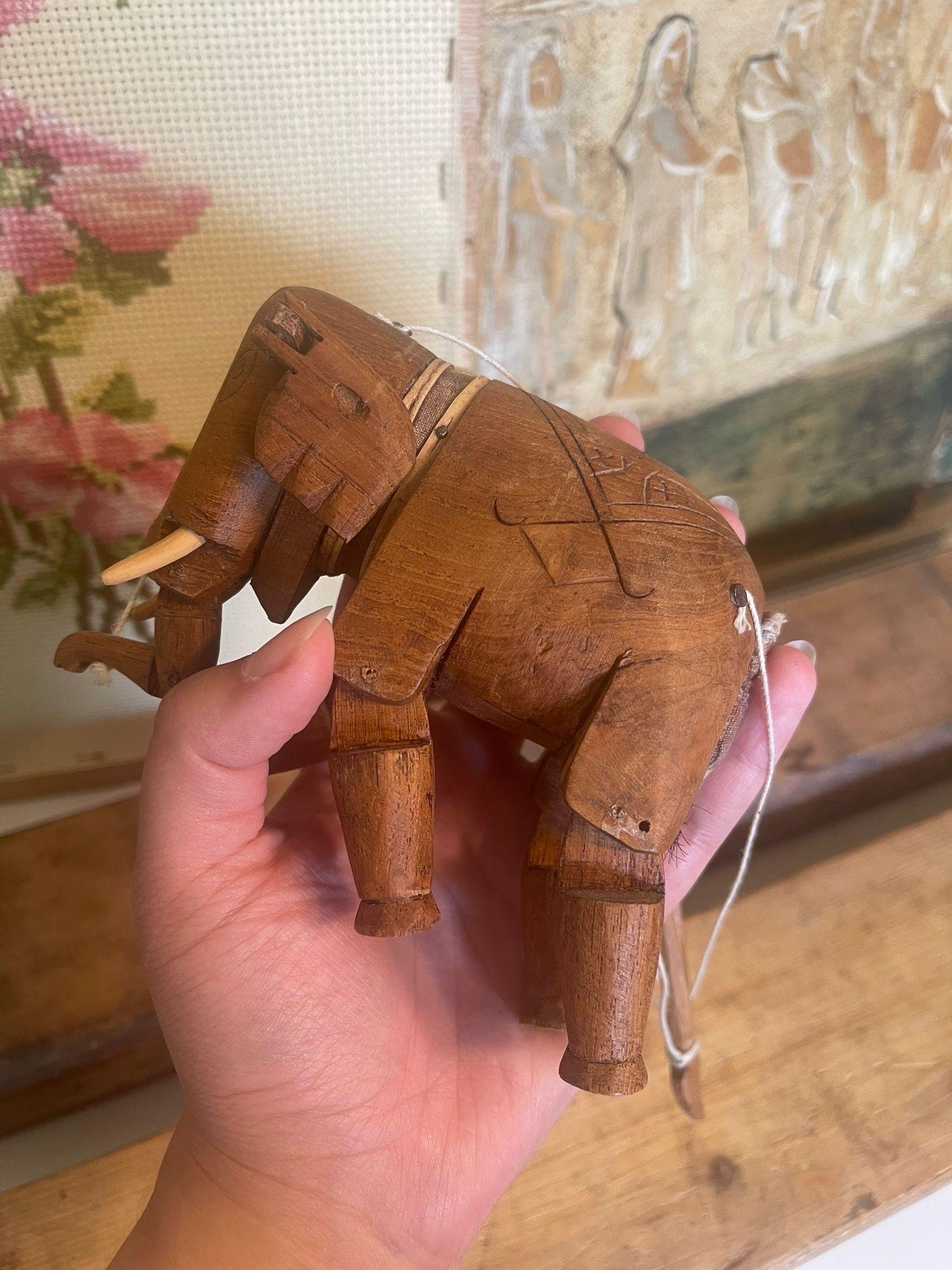 Handgefertigte Elefanten-Marionette aus Holz (Ende des 20. Jahrhunderts) im Angebot