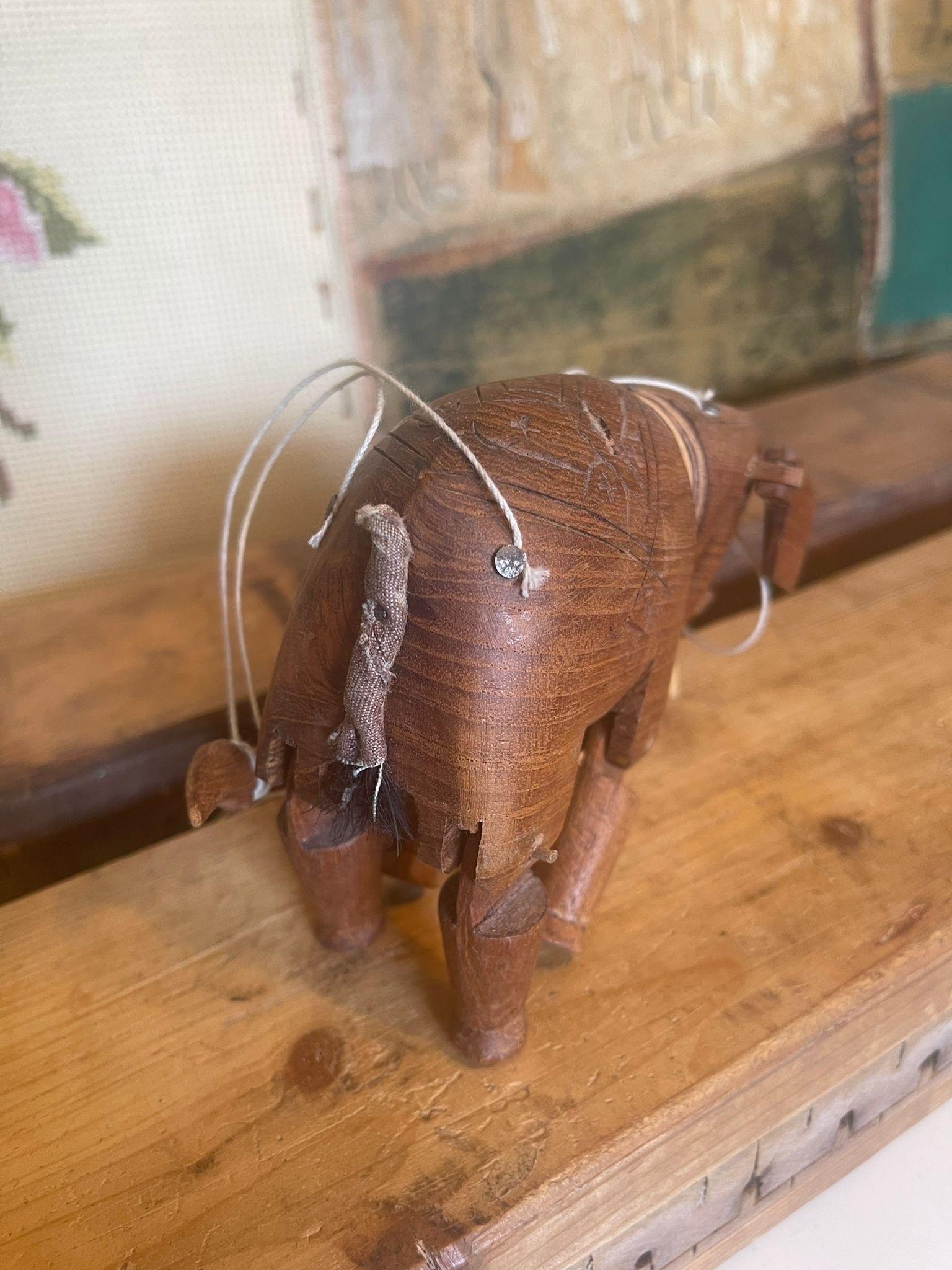Handgefertigte Elefanten-Marionette aus Holz im Angebot 2