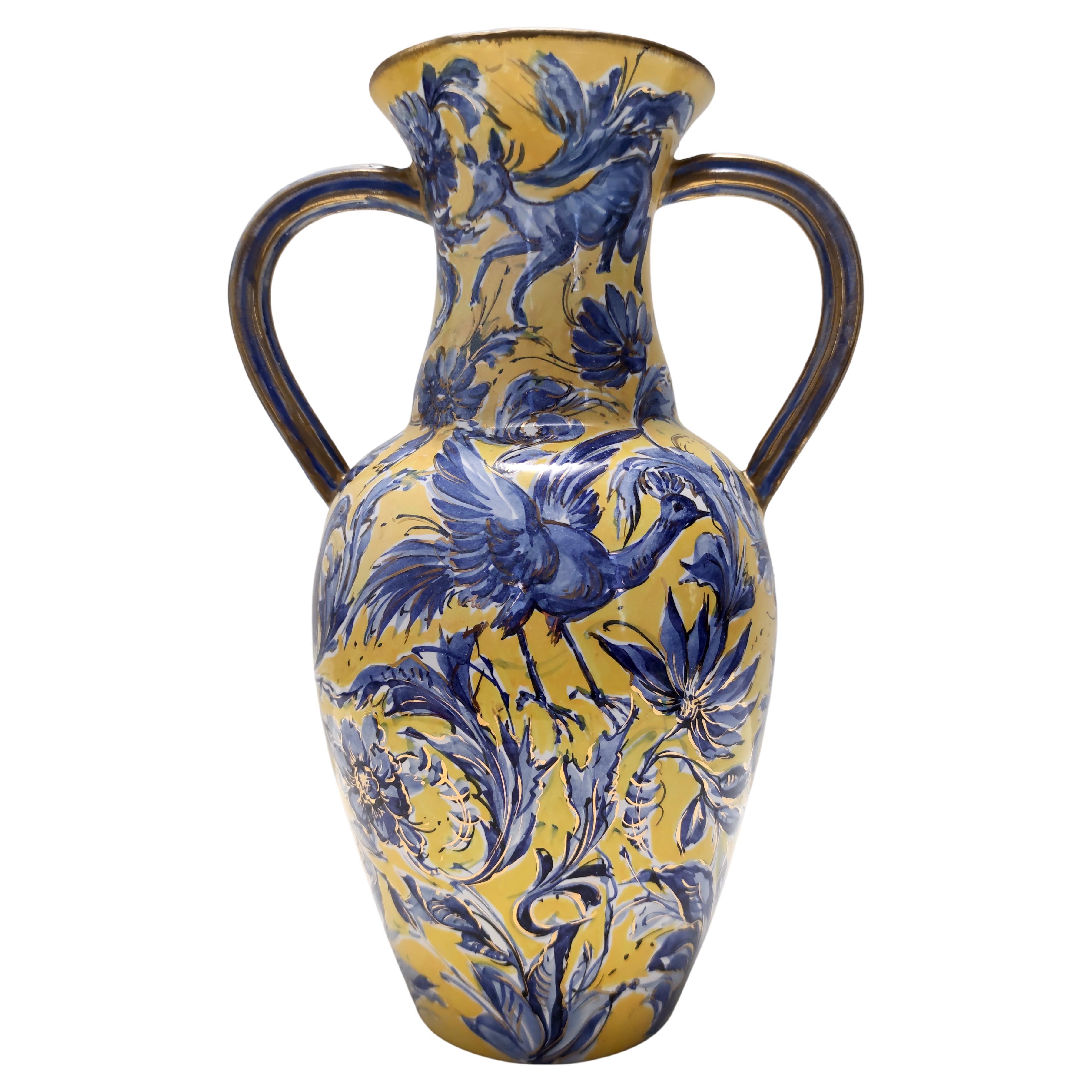 Handgefertigte gelbe und blaue glasierte Keramik-Amphora-Vase von Zulimo Aretini, Italien im Angebot