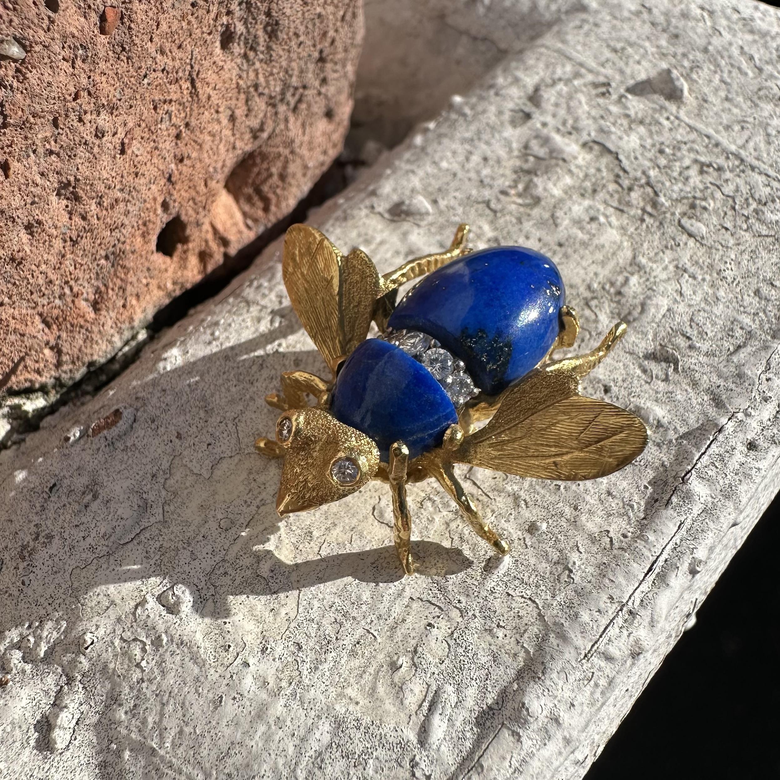 Vintage Handmade Gelbgold Blau Lapis Diamant Detaillierte Biene fliegen Pin Brosche im Angebot 4