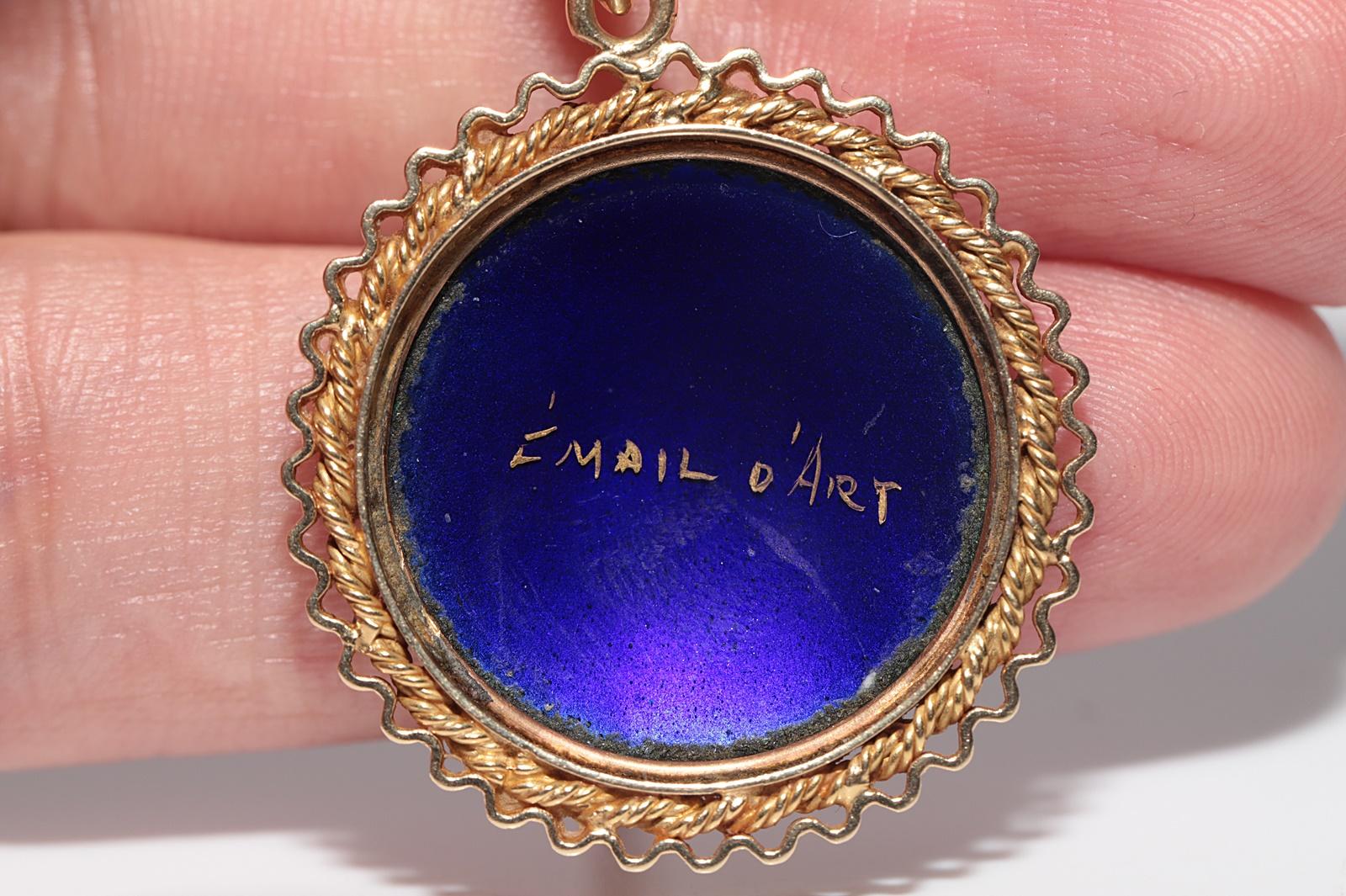 Collier à pendentifs en or 14k peint à la main et orné d'une dame en vente 4