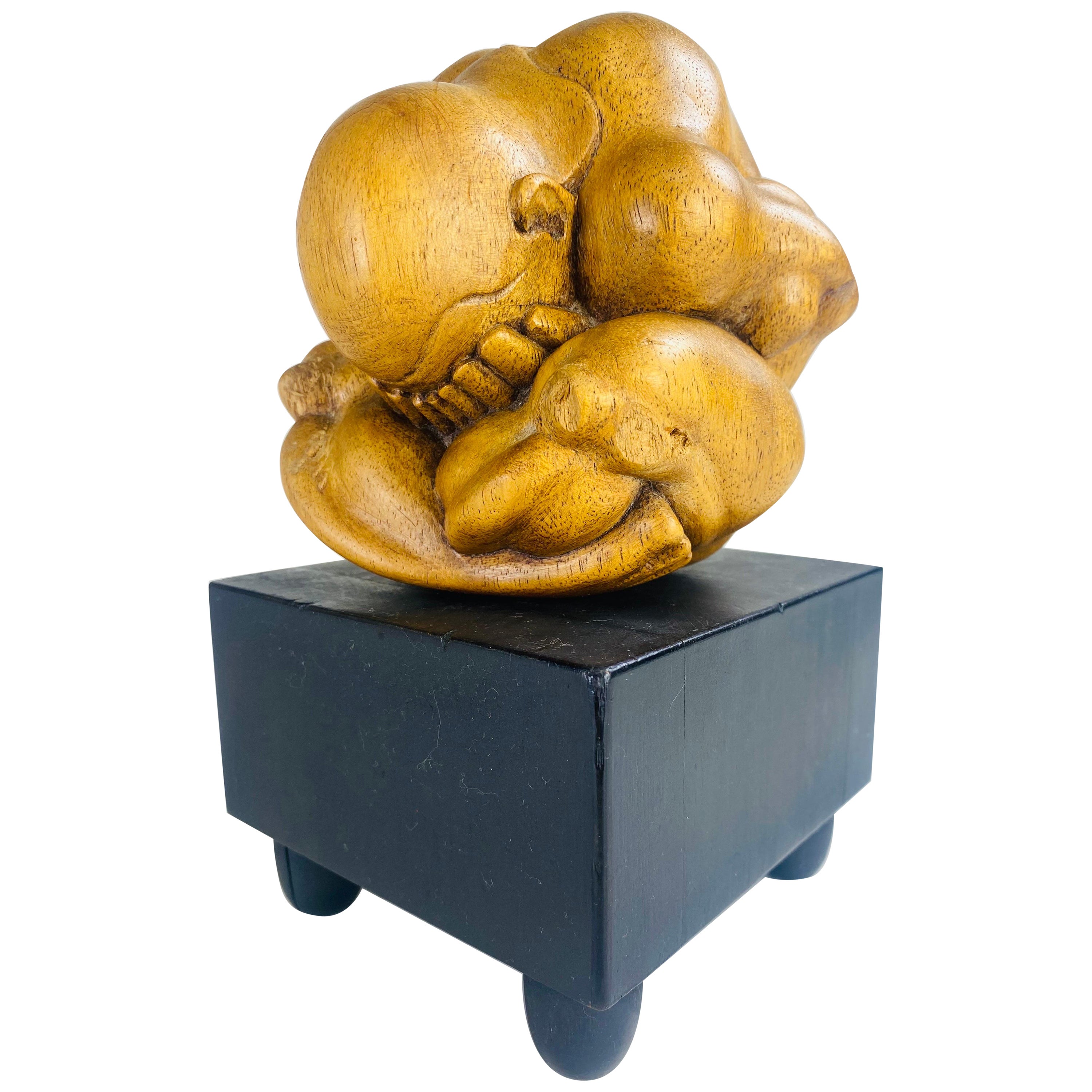 Belle figure masculine vintage sculptée à la main avec un piédestal noir. en vente