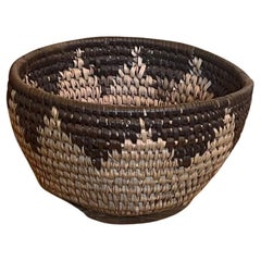 Cesta vintage tejida a mano.