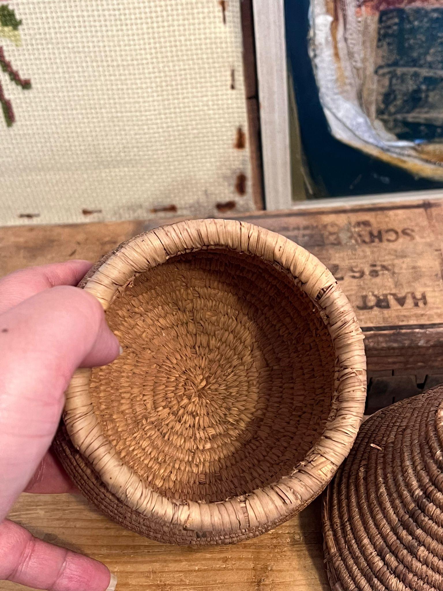 Vintage Handgeflochtener Korb mitDeckel (Rattan) im Angebot