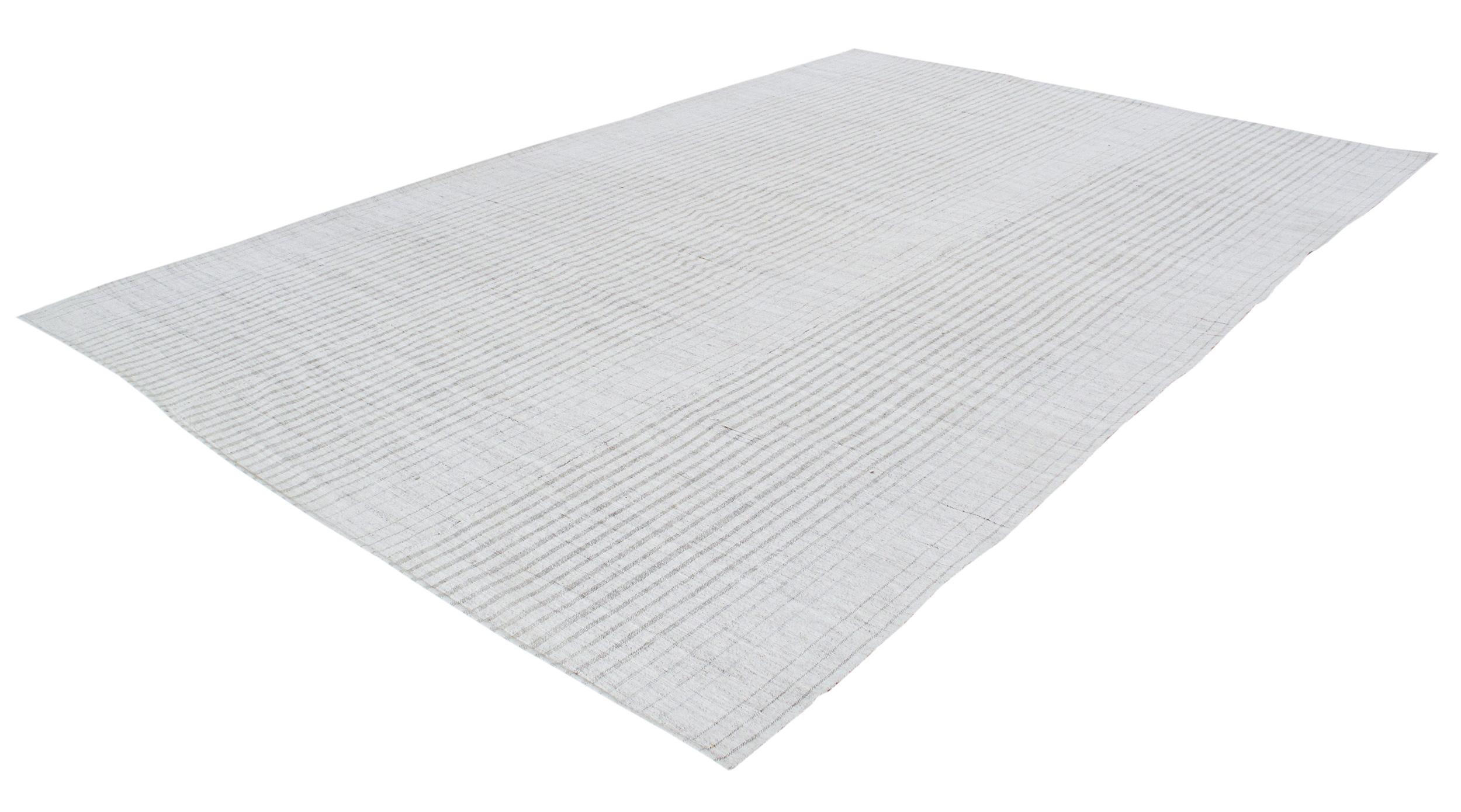 Hand-Woven Vintage Handwoven Flatweave Kilim Rug For Sale