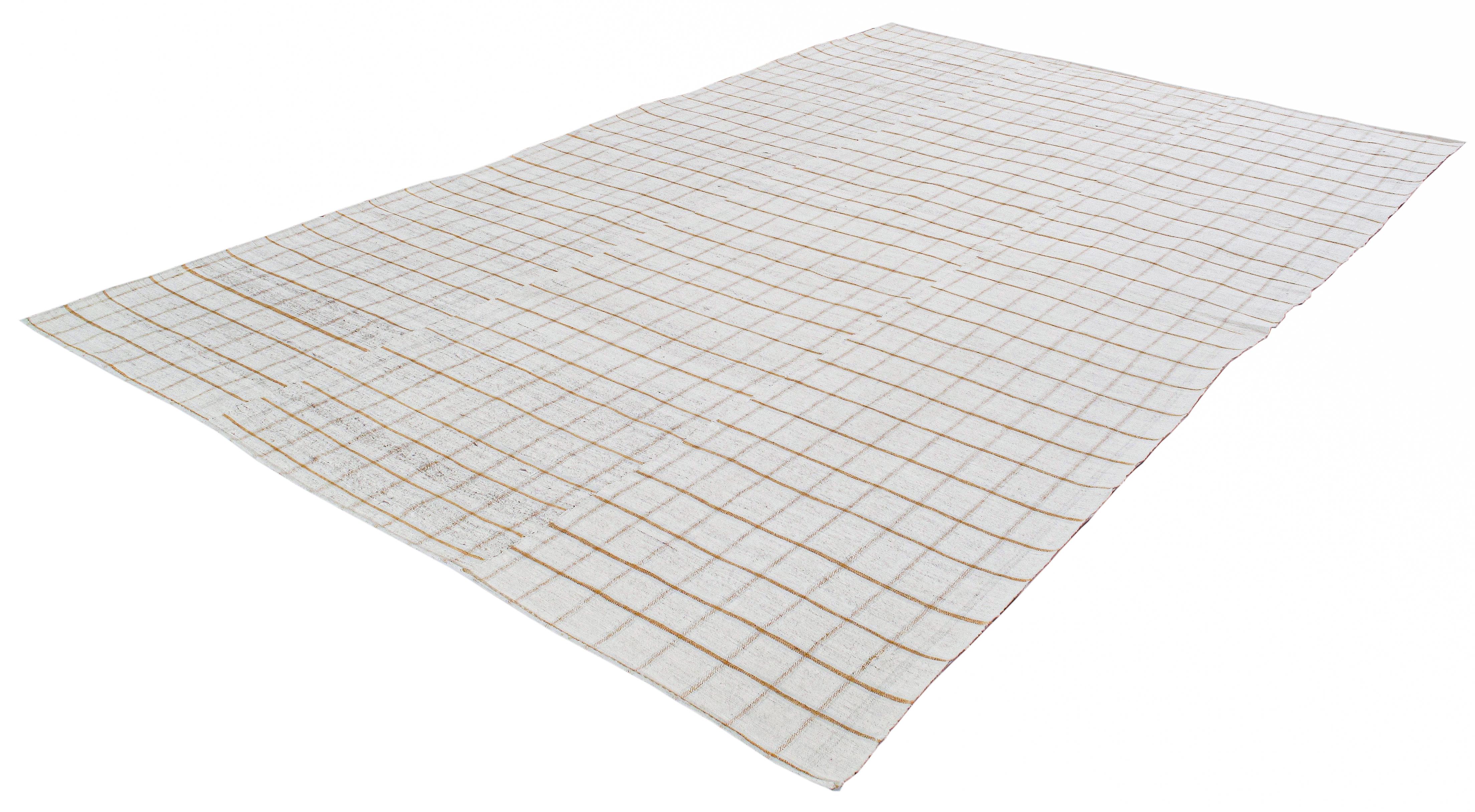Hand-Woven Vintage Handwoven Flatweave Kilim Rug For Sale