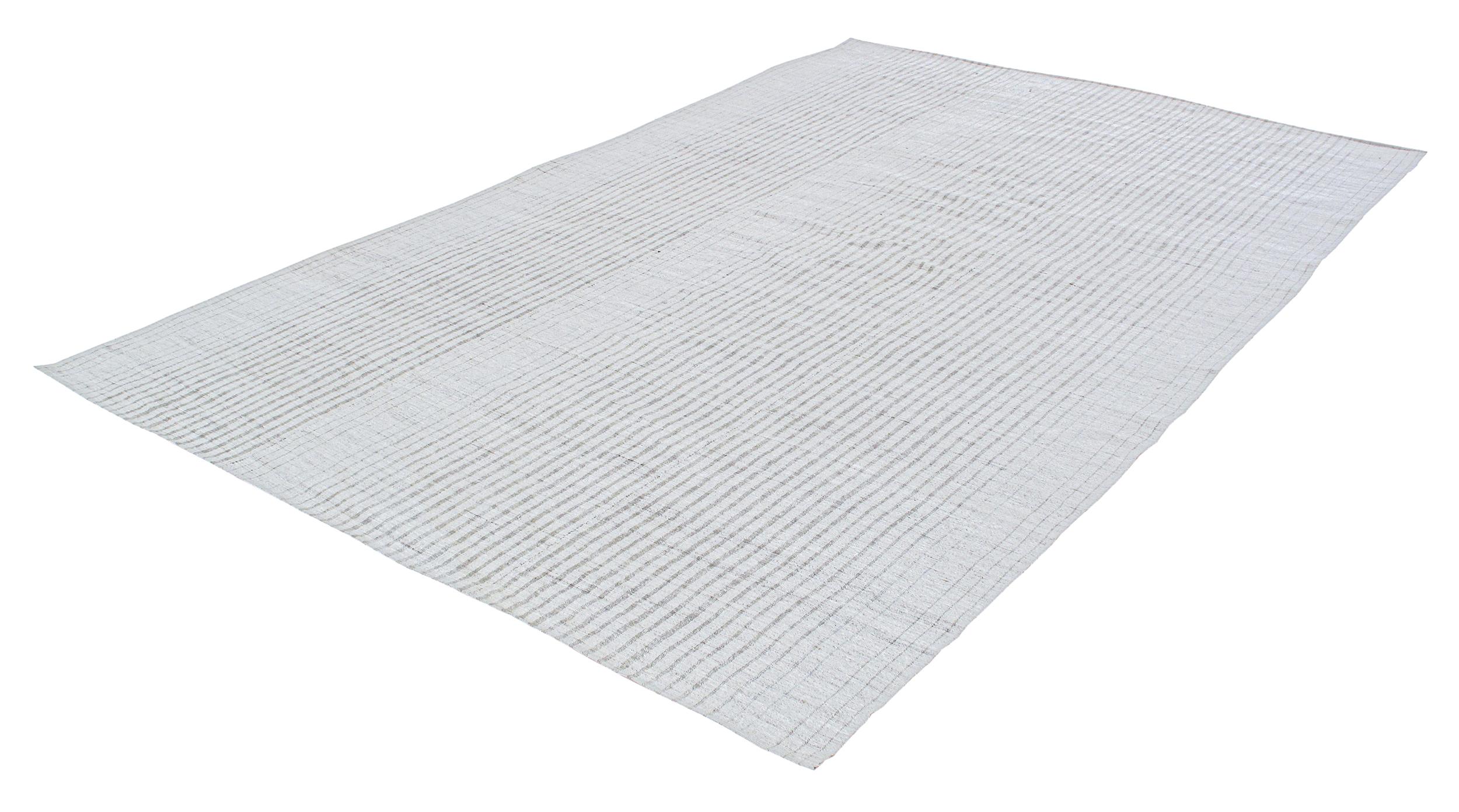 Vintage Handwoven Flatweave Kilim Rug In Good Condition For Sale In New York, NY