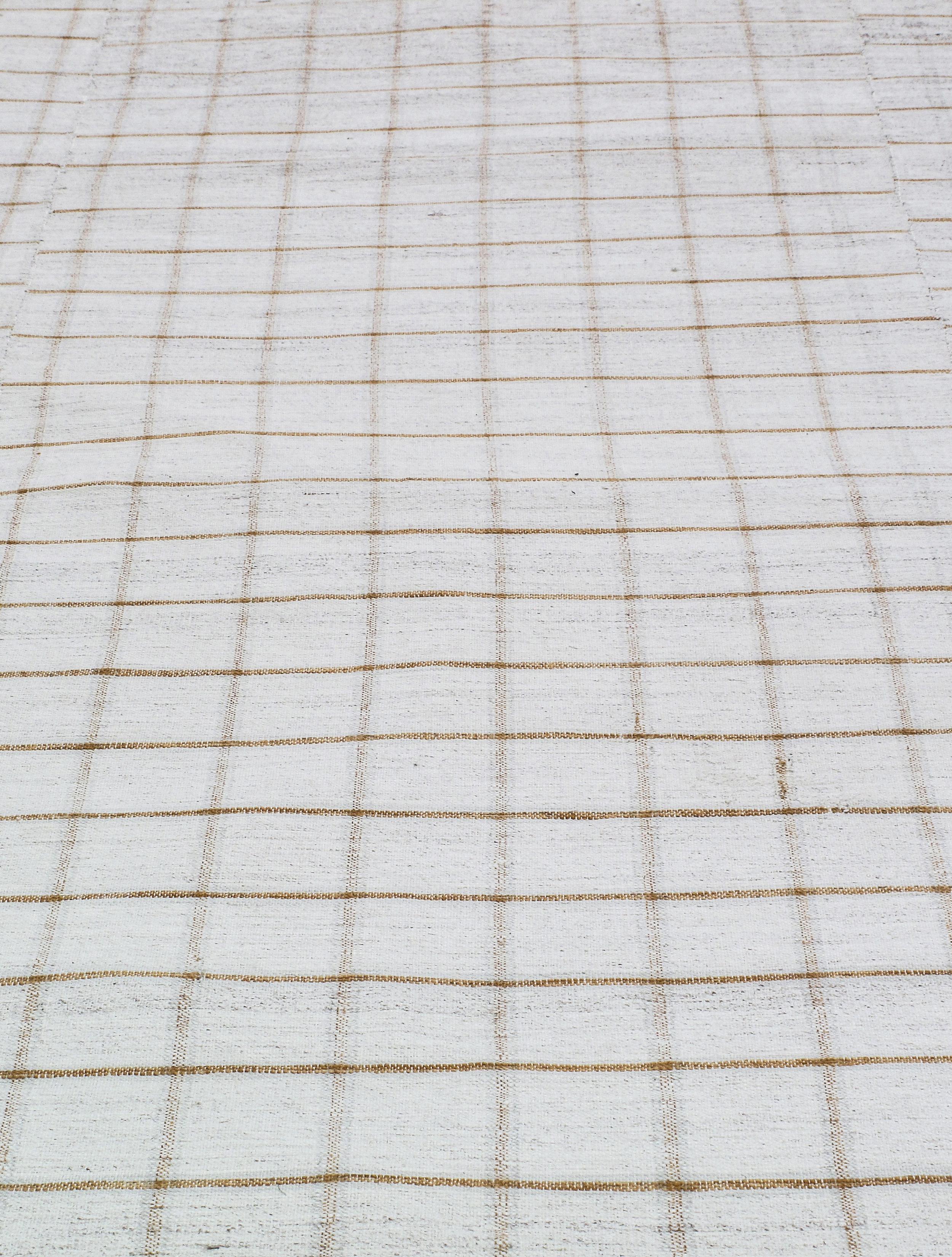 Vintage Handwoven Flatweave Kilim Rug For Sale 1
