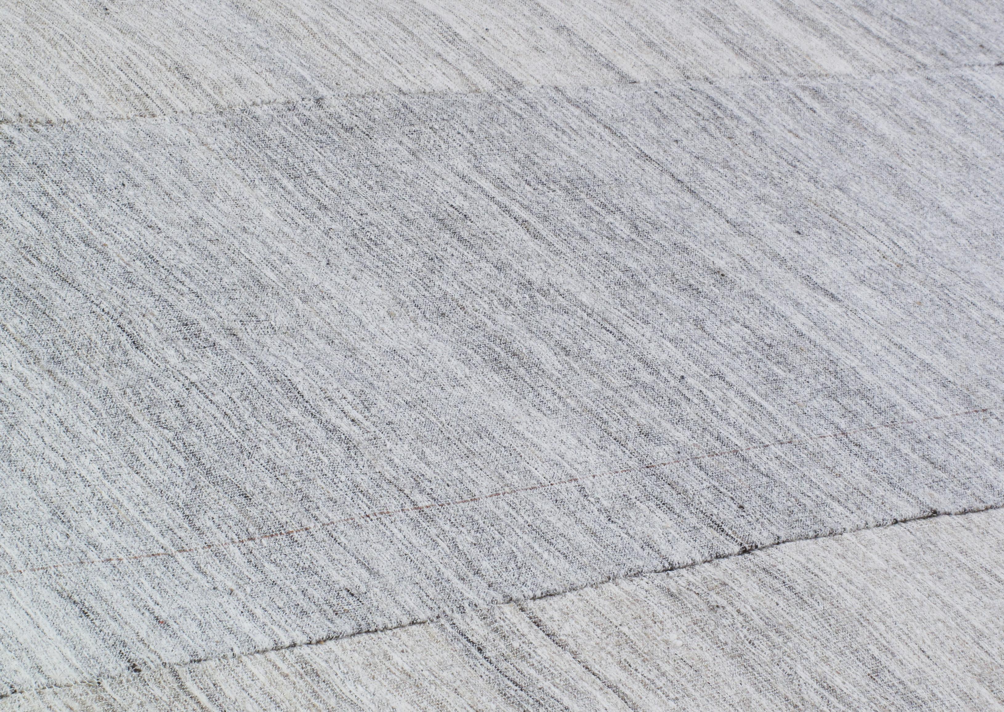 Hand-Woven Vintage Handwoven Flatweave Rug For Sale