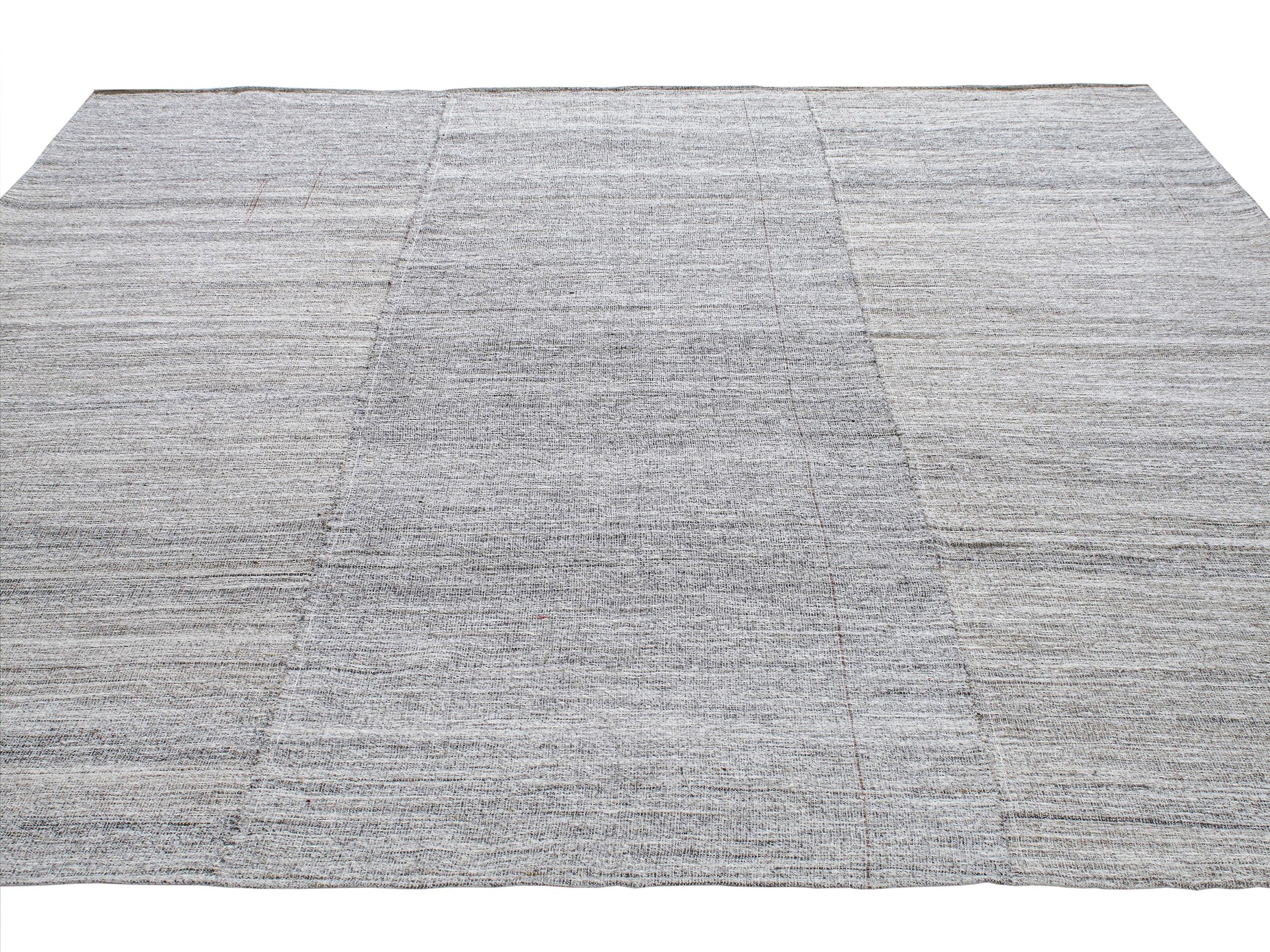 Vintage Handwoven Flatweave Rug In Good Condition For Sale In New York, NY
