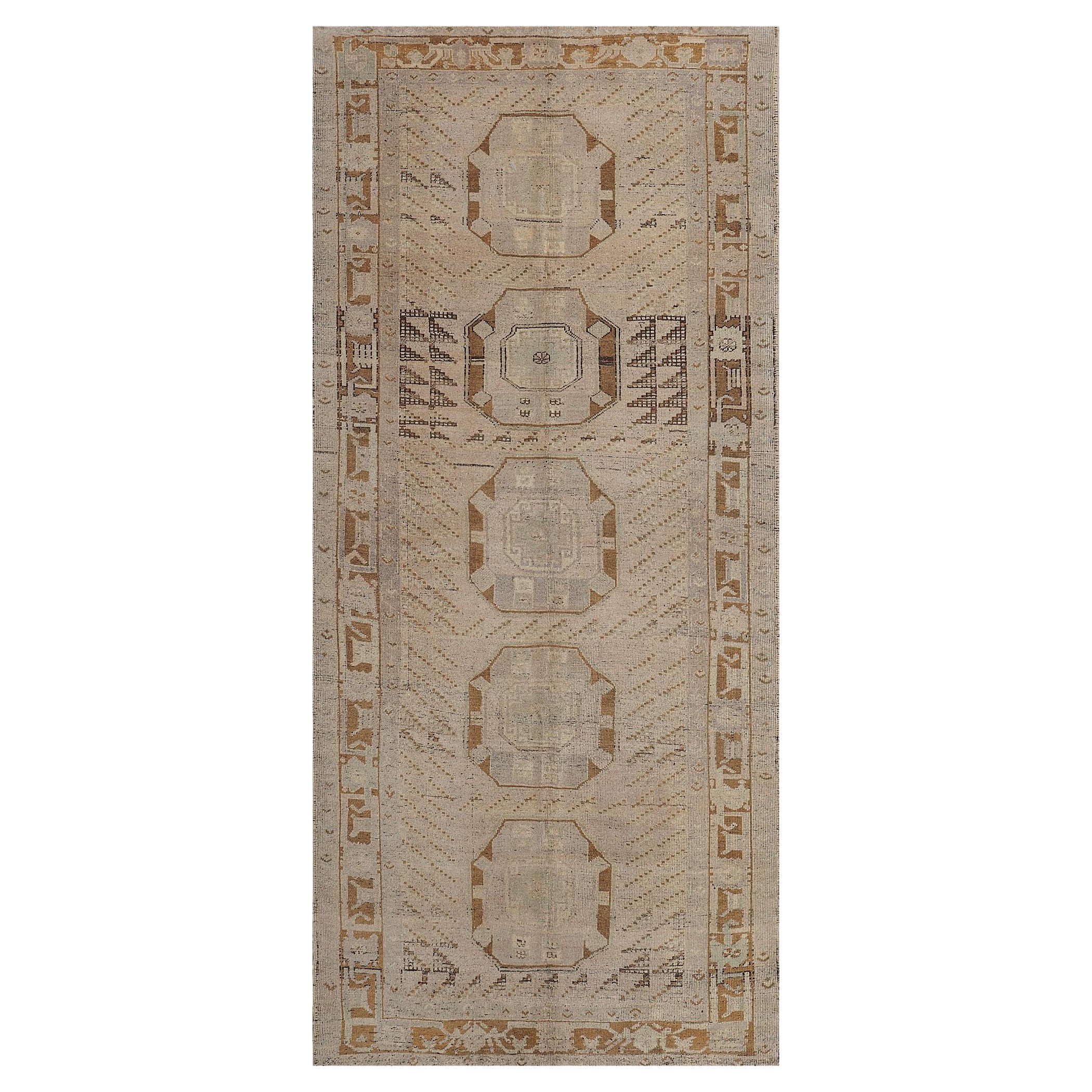 Türkischer, handgewebter, geometrischer Anatolischer Teppich im Angebot