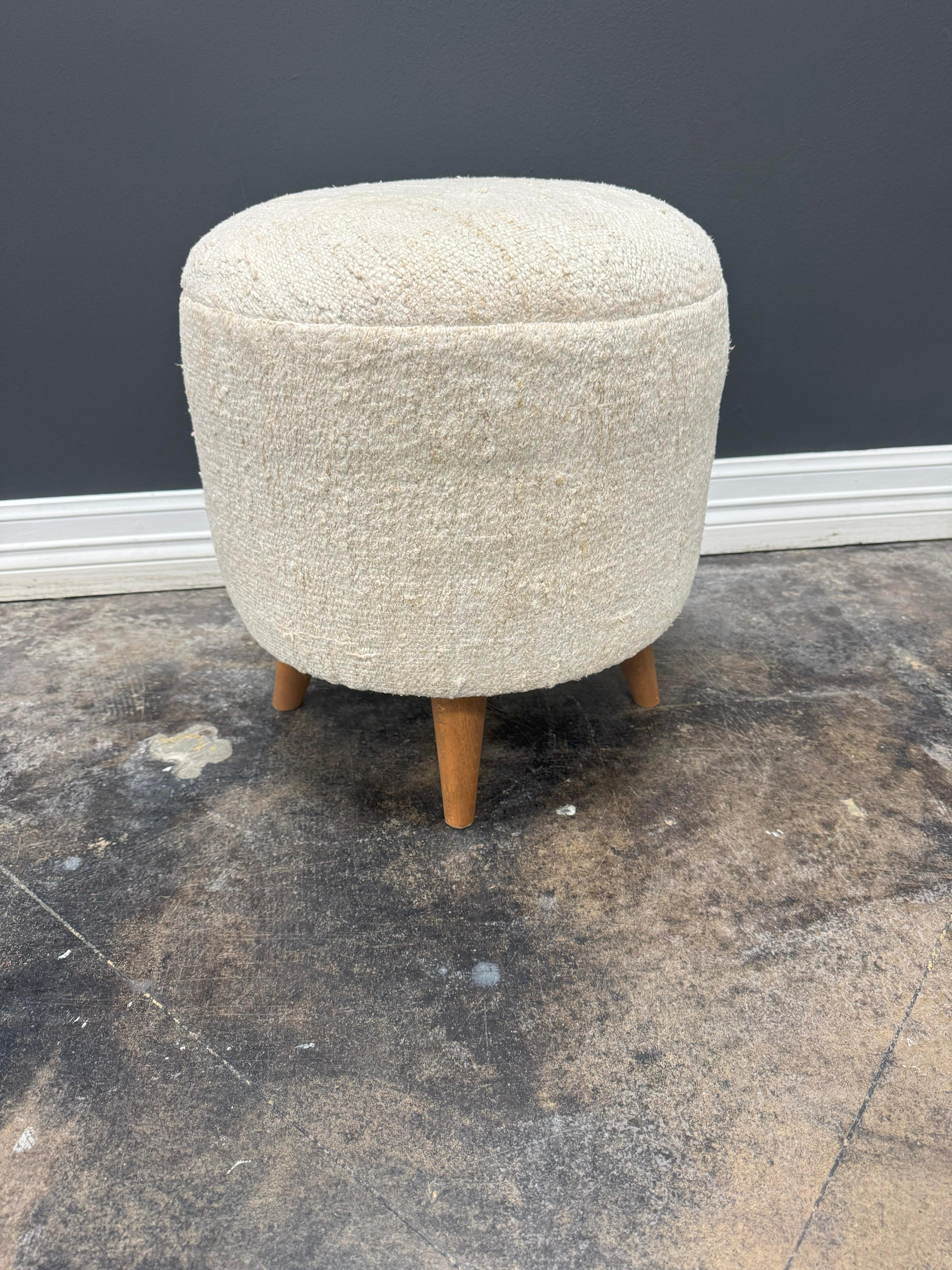 Pouf tissé à la main beige et sarcelle des années 1960 Excellent état - En vente à Houston, TX