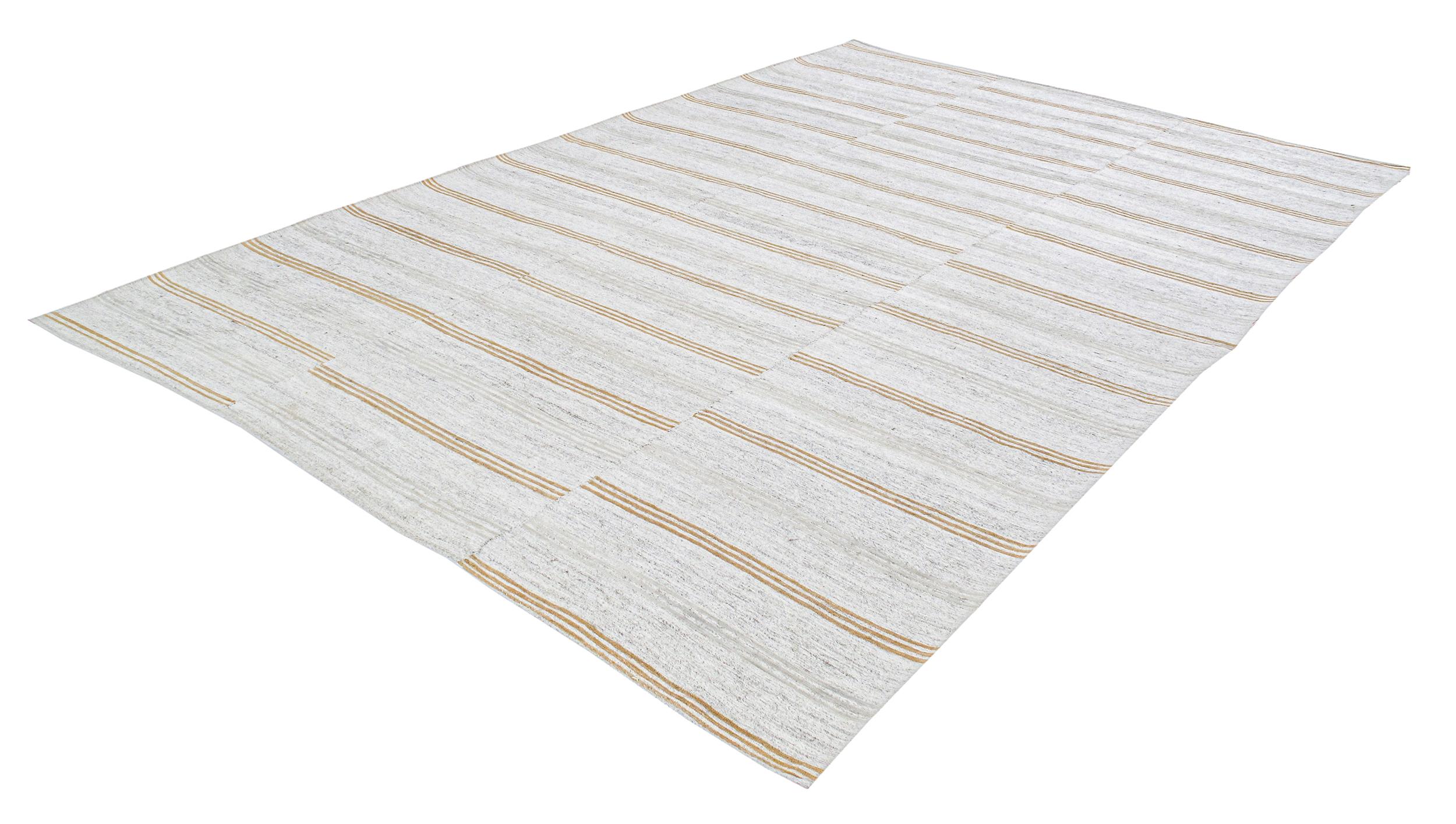 Hand-Woven Vintage Handwoven Kilim Rug For Sale