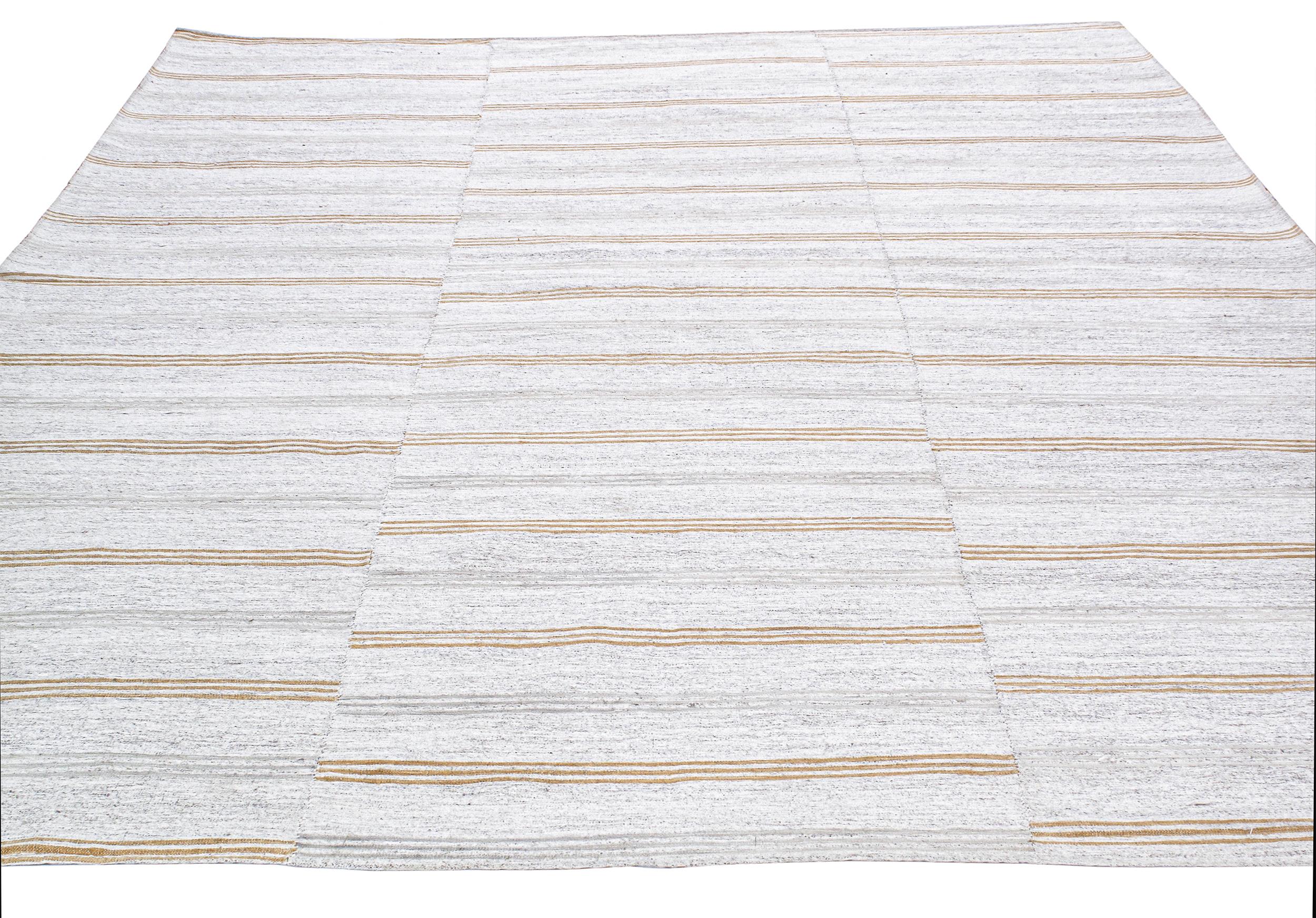 Vintage Handwoven Kilim Rug For Sale 2