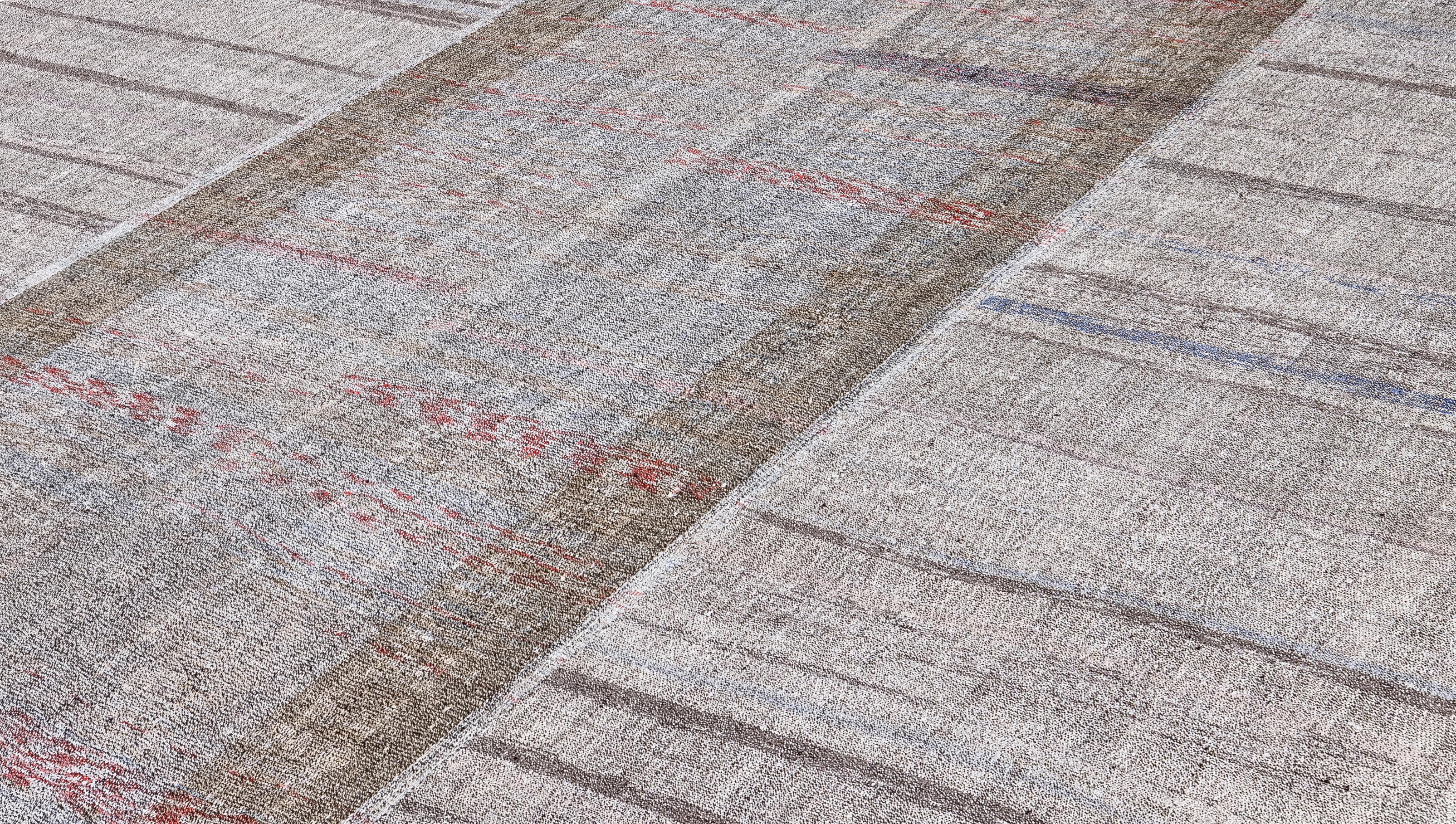 Vintage Handwoven Mid-Century Modern Persian Flatweave Rug in Natural Grey Tones (Moderne der Mitte des Jahrhunderts) im Angebot