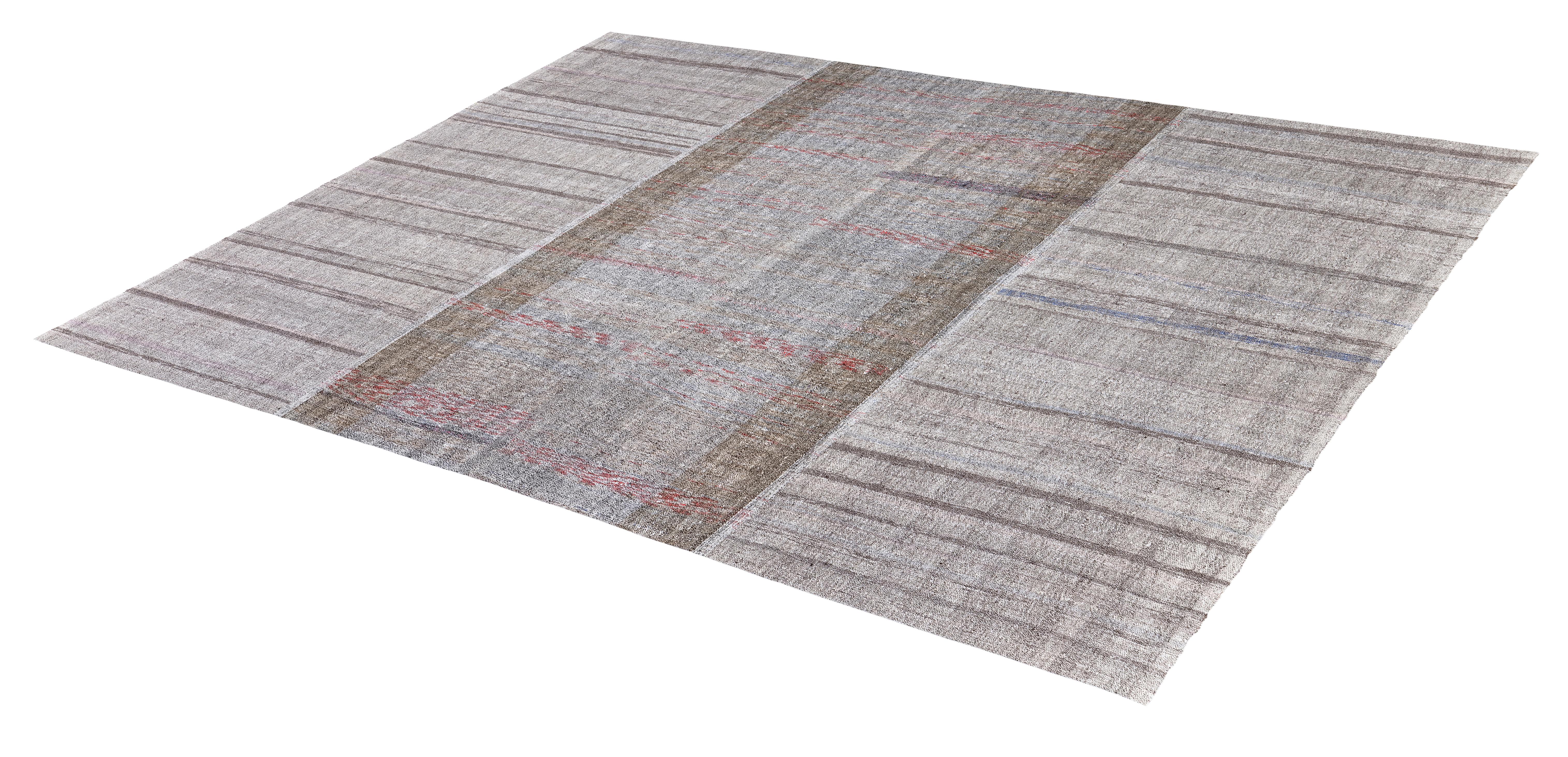 Vintage Handwoven Mid-Century Modern Persian Flatweave Rug in Natural Grey Tones (Türkisch) im Angebot
