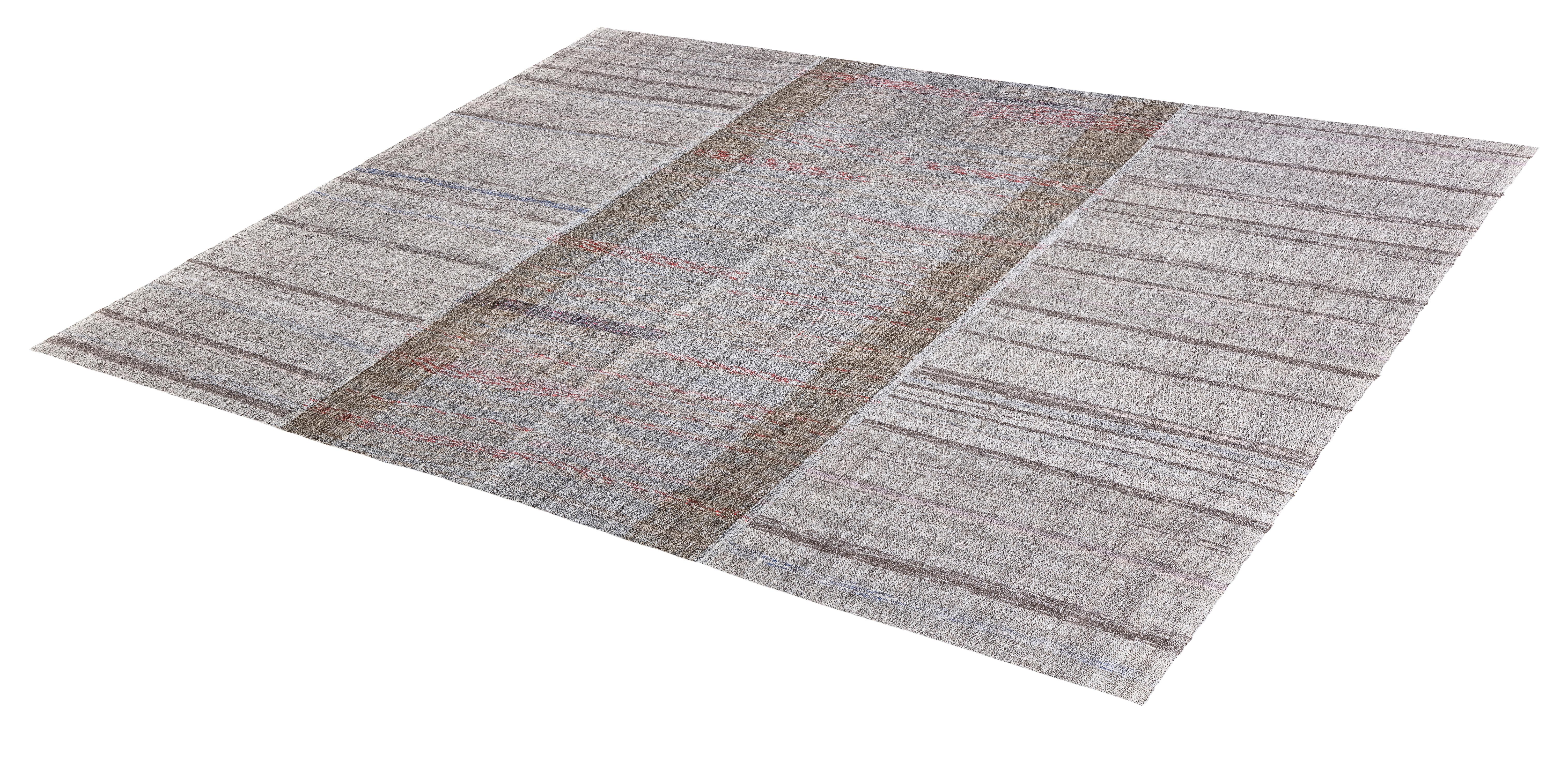 Vintage Handwoven Mid-Century Modern Persian Flatweave Rug in Natural Grey Tones (Handgewebt) im Angebot