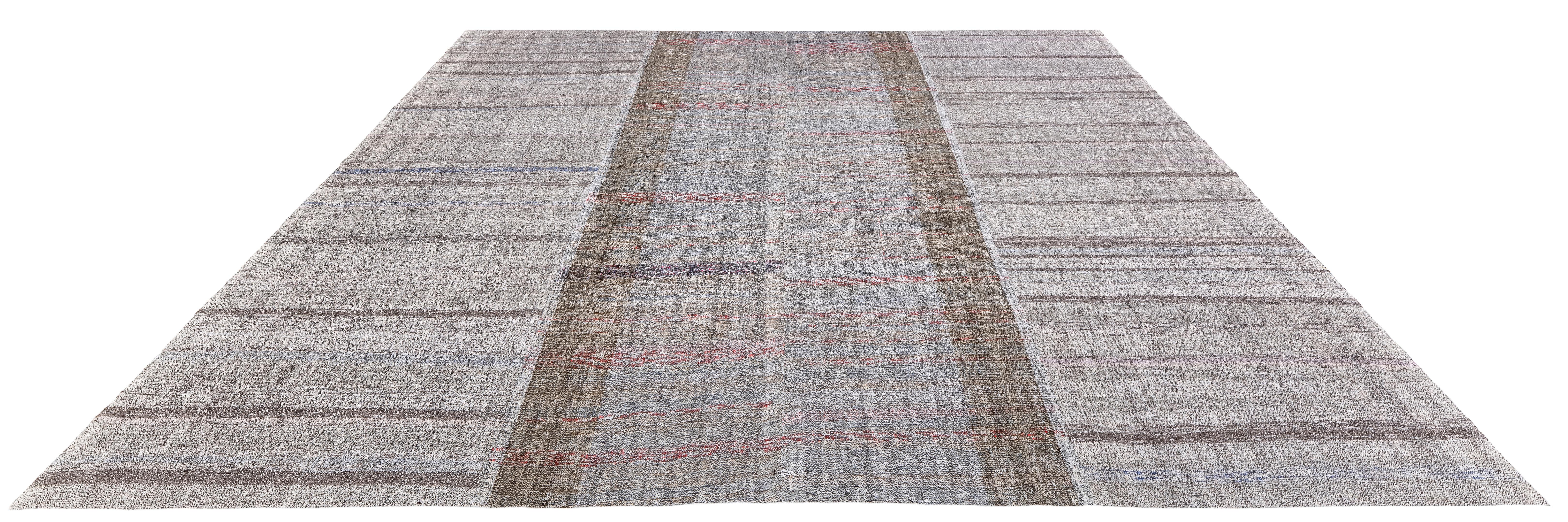 Vintage Handwoven Mid-Century Modern Persian Flatweave Rug in Natural Grey Tones (Mitte des 20. Jahrhunderts) im Angebot