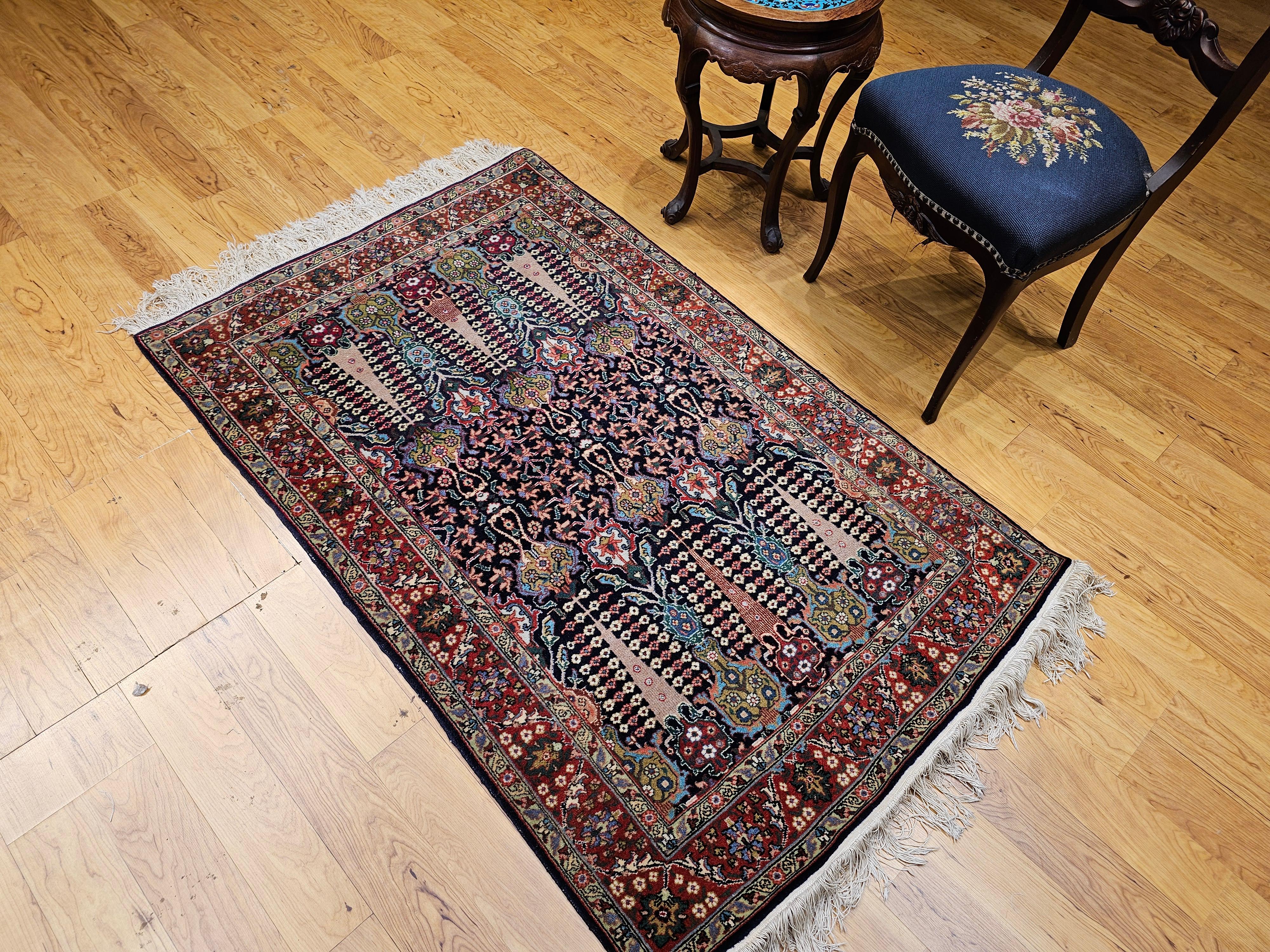 Tappeto d'epoca Tabriz persiano tessuto a mano con motivi all over nei colori navy e verde in vendita 5