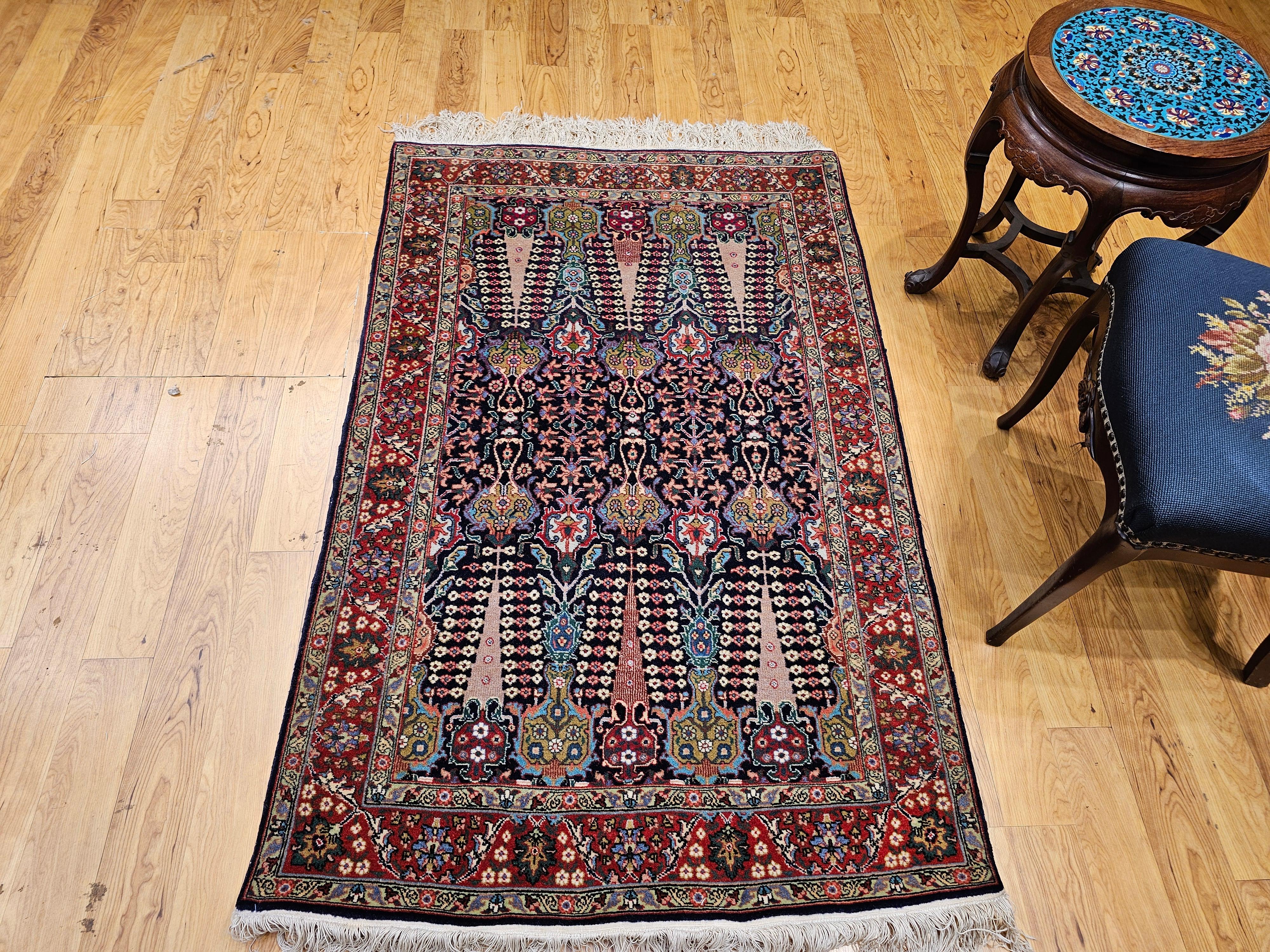 Tappeto d'epoca Tabriz persiano tessuto a mano con motivi all over nei colori navy e verde in vendita 6