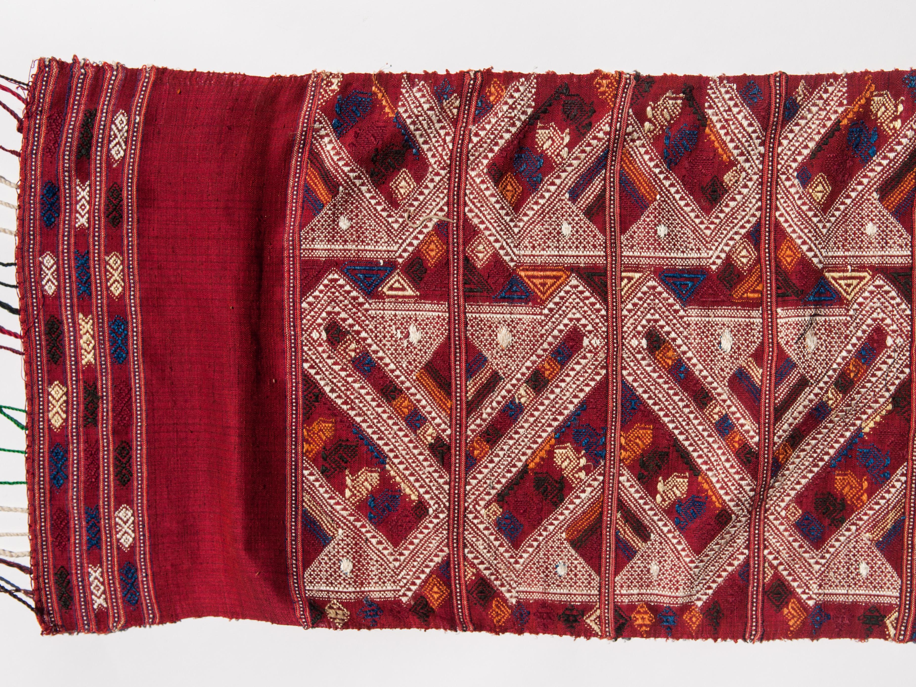 Vintage Handwoven Silk Shoulder Cloth, Supplementary Weft Laos Late 20th Century In Good Condition In Point Richmond, CA