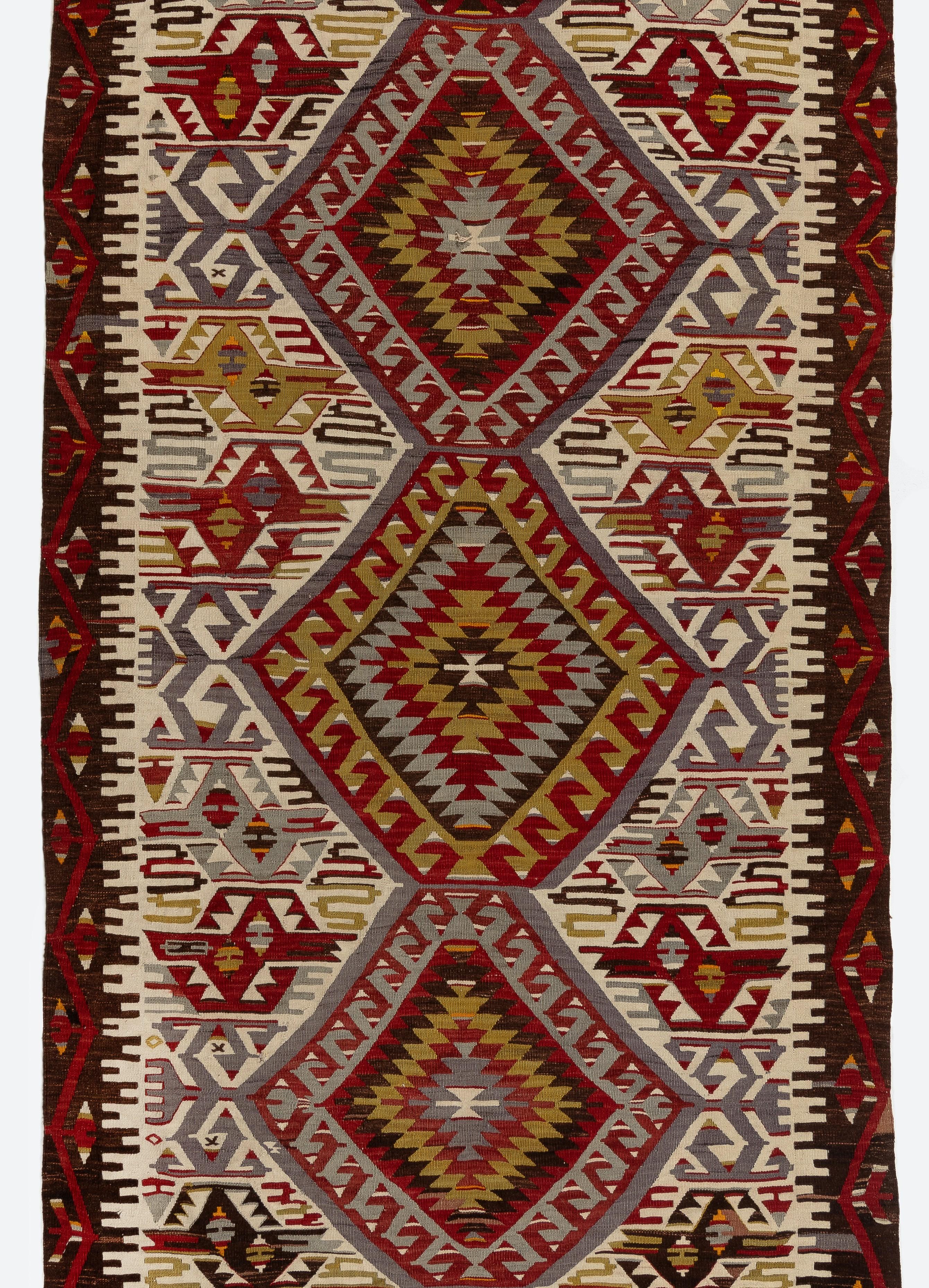 Antiker türkischer Läufer-Kelim mit geometrischem Design, 4,8x11 m Wolle flachgewebter Teppich im Zustand „Gut“ im Angebot in Spring Valley, NY