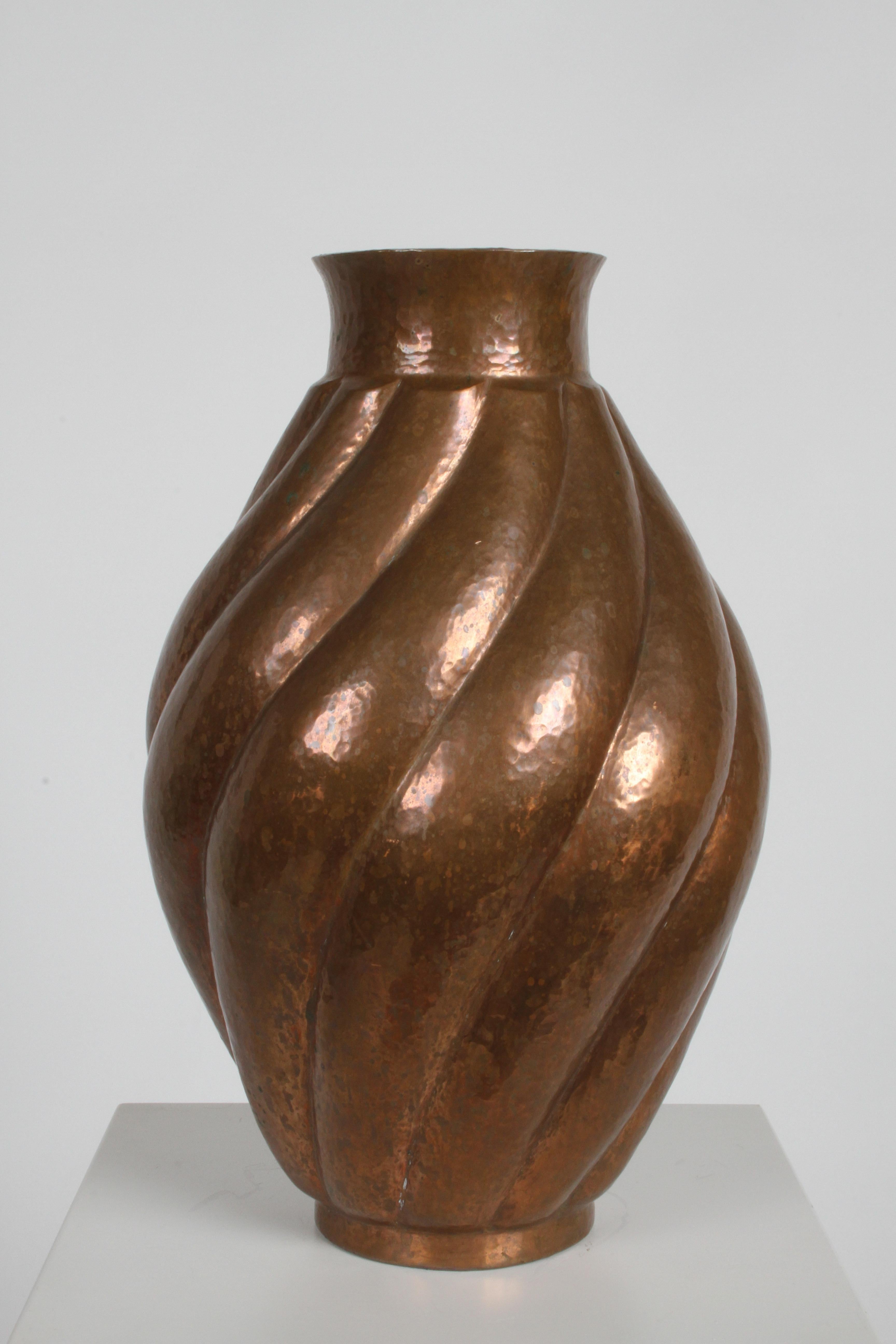 Substantial vintage large handwrought sculptural copper vase or vessel from Santa Clara del Cobre region in Mexico. Made by artisan hands and of heavy thick copper. Unmarked, but a true piece of art from a region known for its coppersmiths. Nice